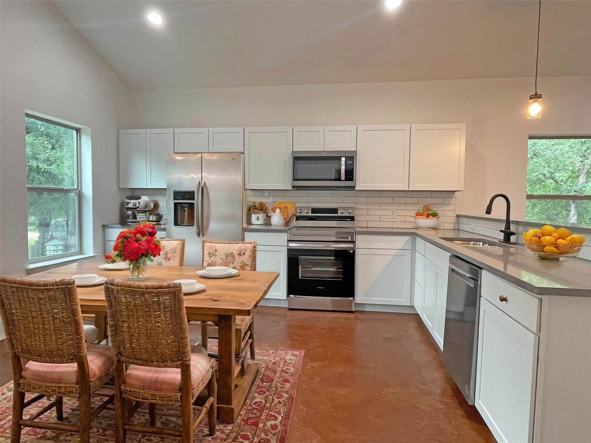 829 Pine LN — photo 3