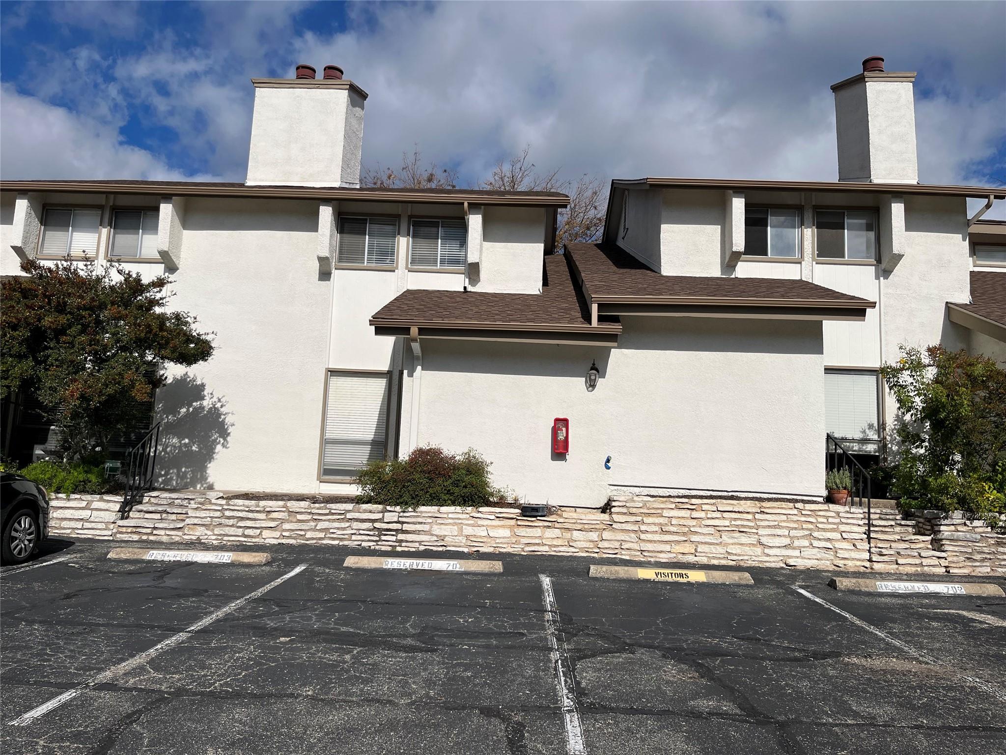 6910 Hart LN #703 — photo 3