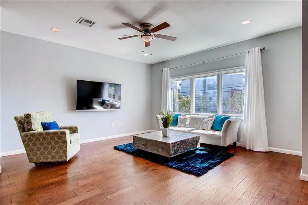 5004 Balcones DR — photo 3