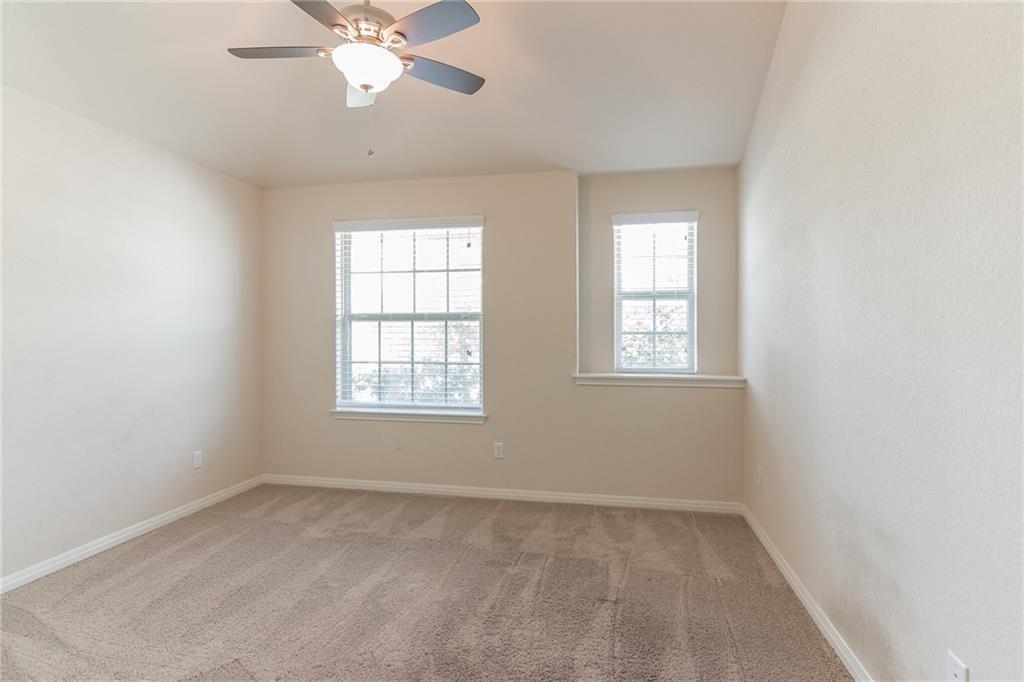 320 Lightcliff ST — photo 4