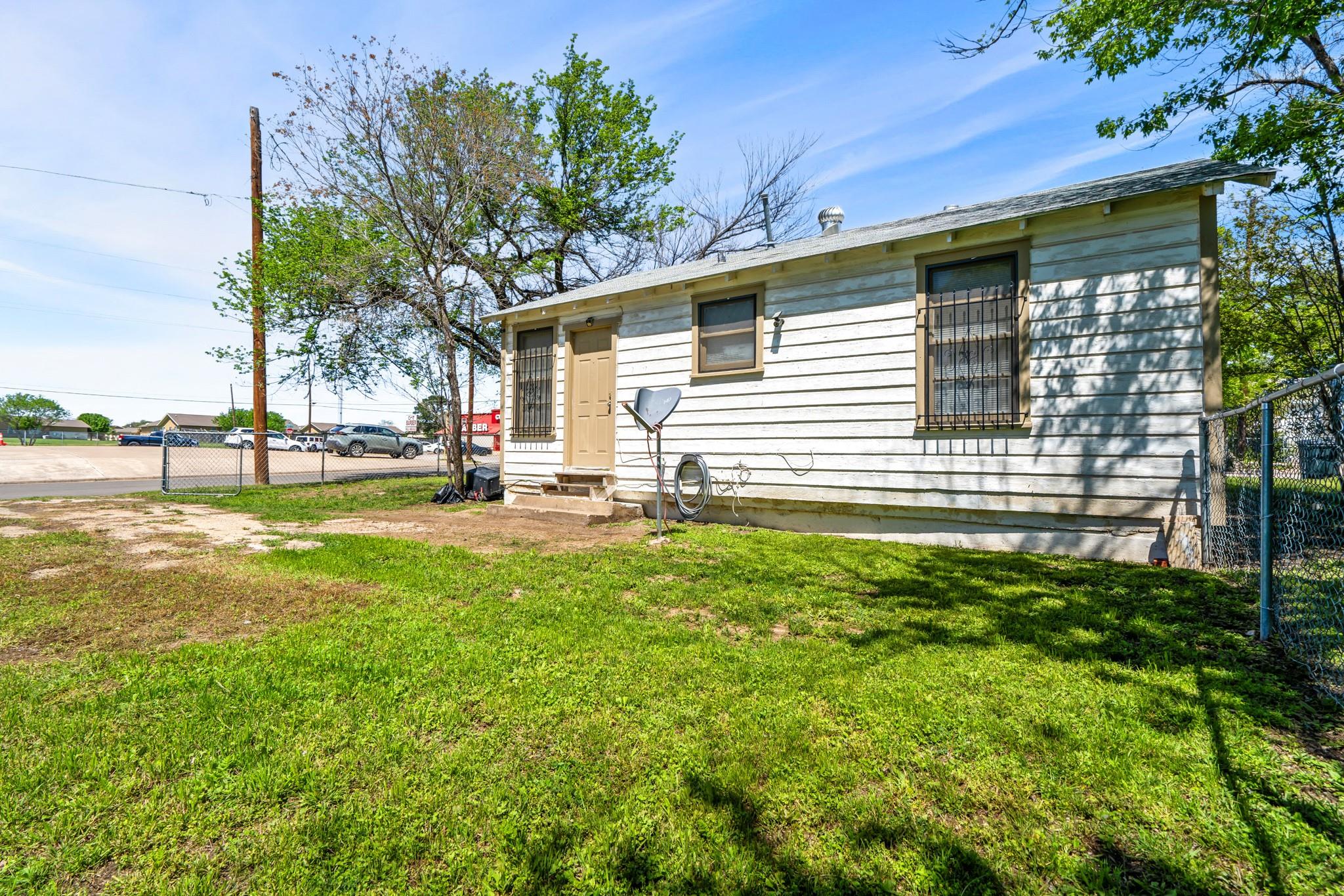 1104 York Ave — photo 4