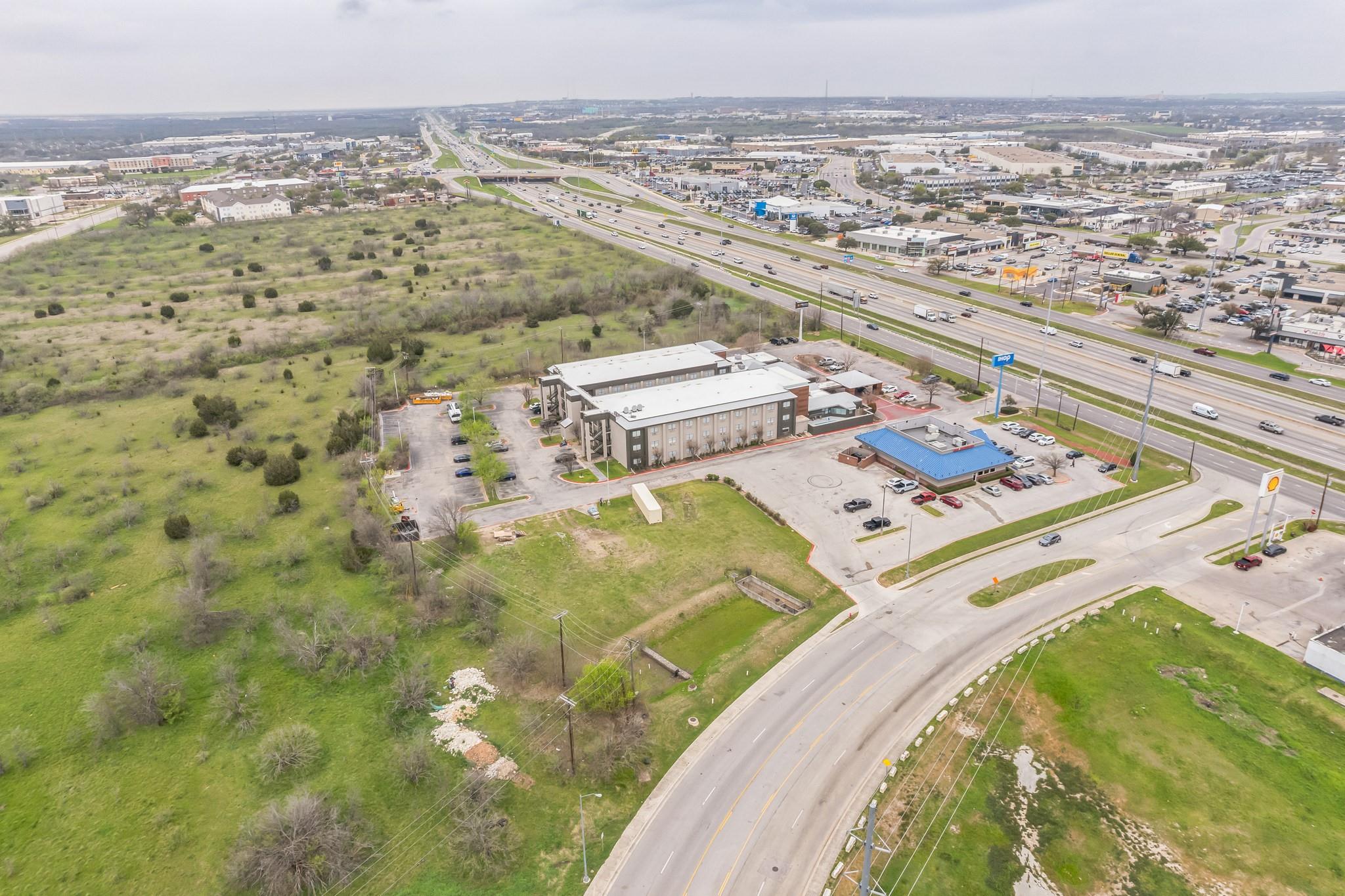 350 Chisholm PKWY — photo 4