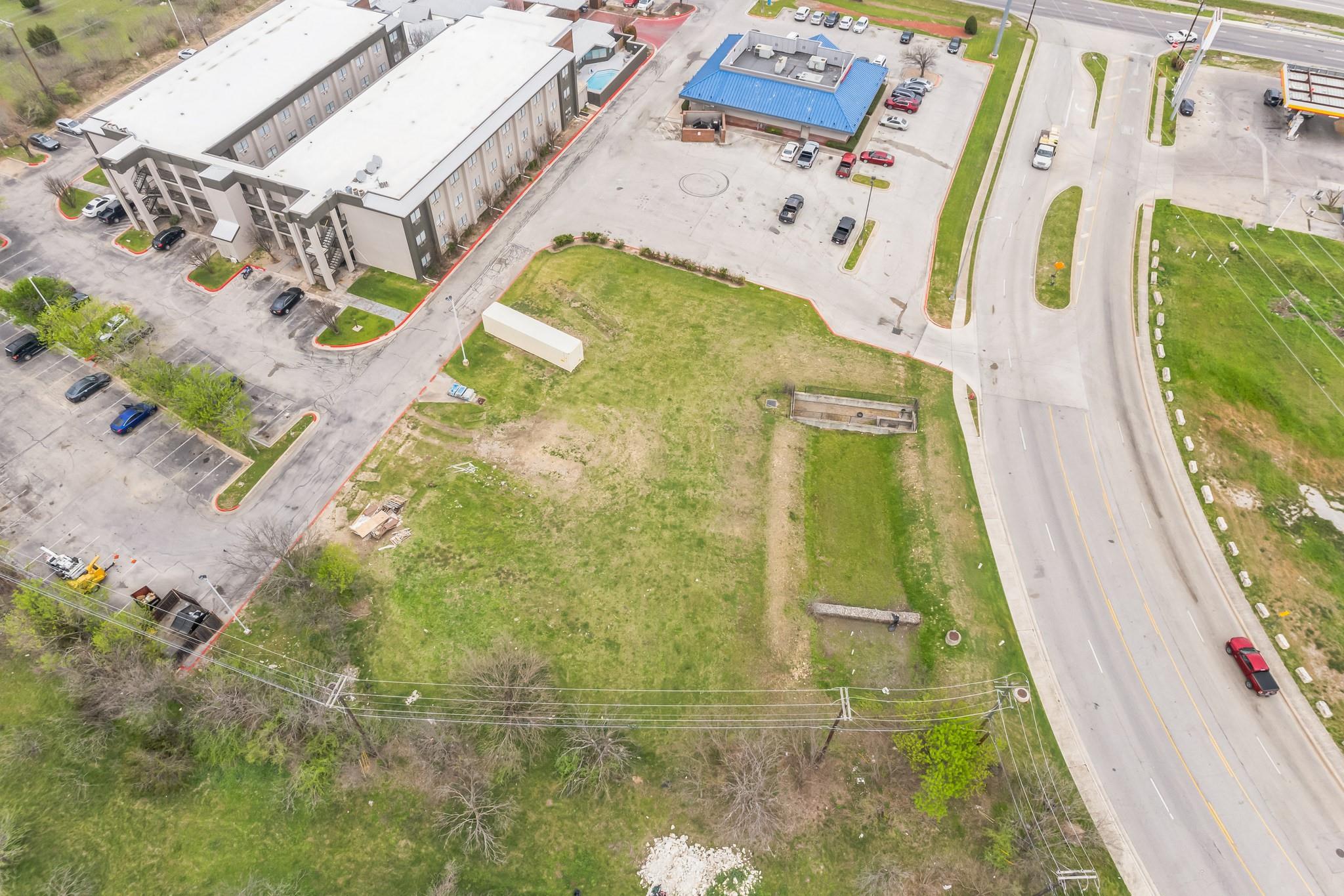 350 Chisholm PKWY — photo 5