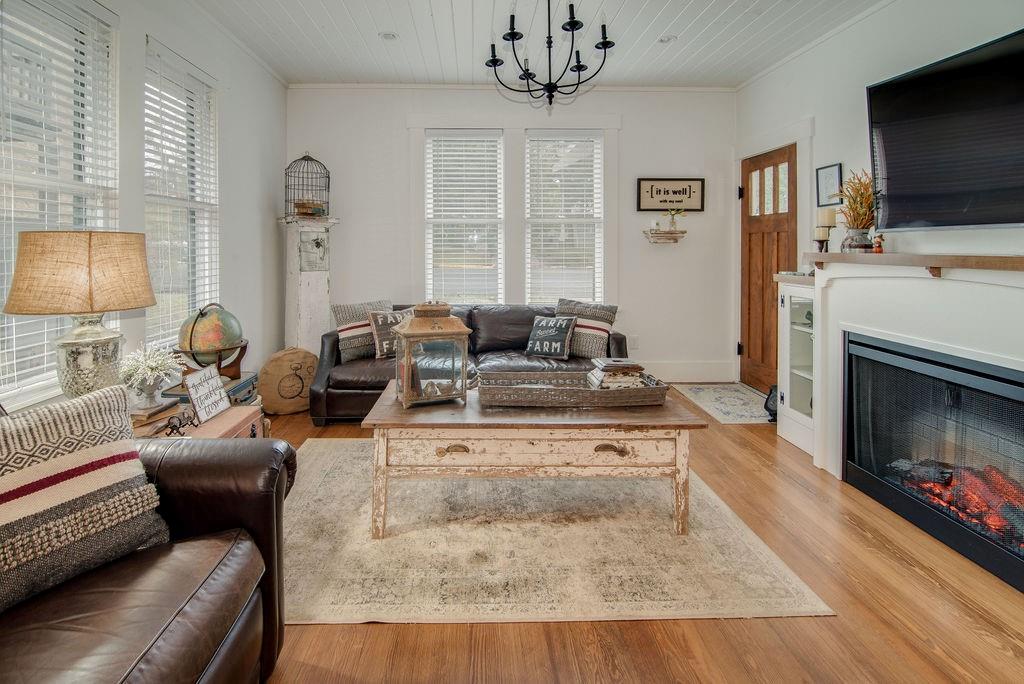 113 Creek ST — photo 3