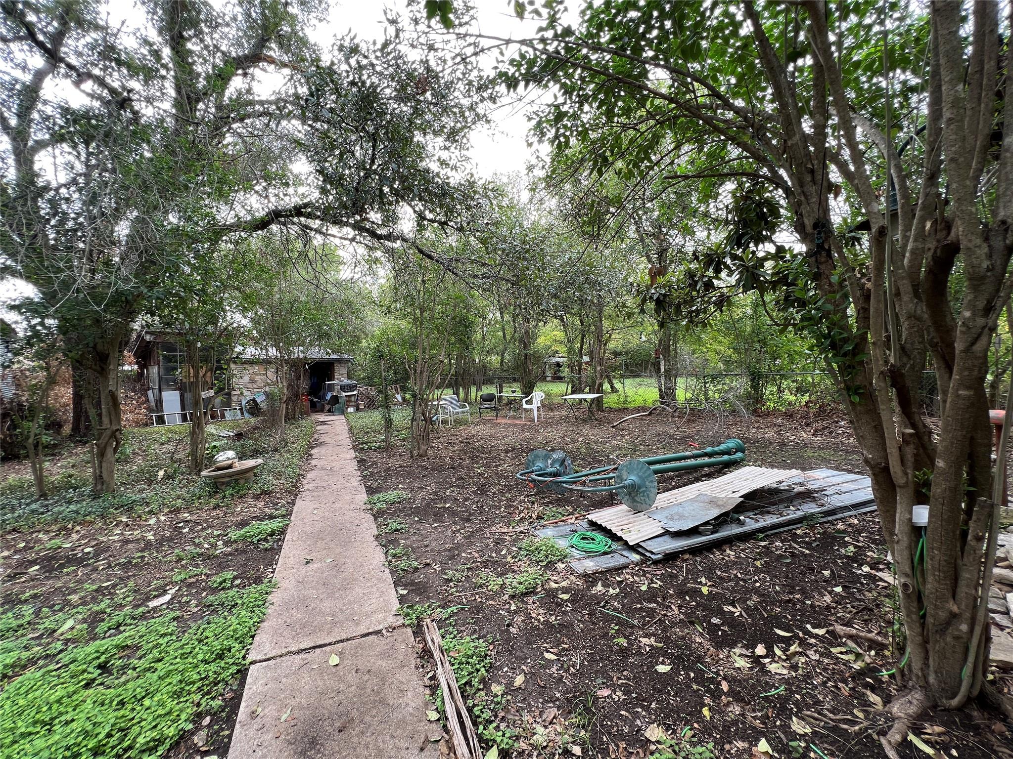 905 Neans DR — photo 3