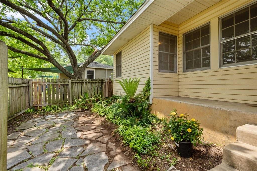 5512 Avenue G — photo 4