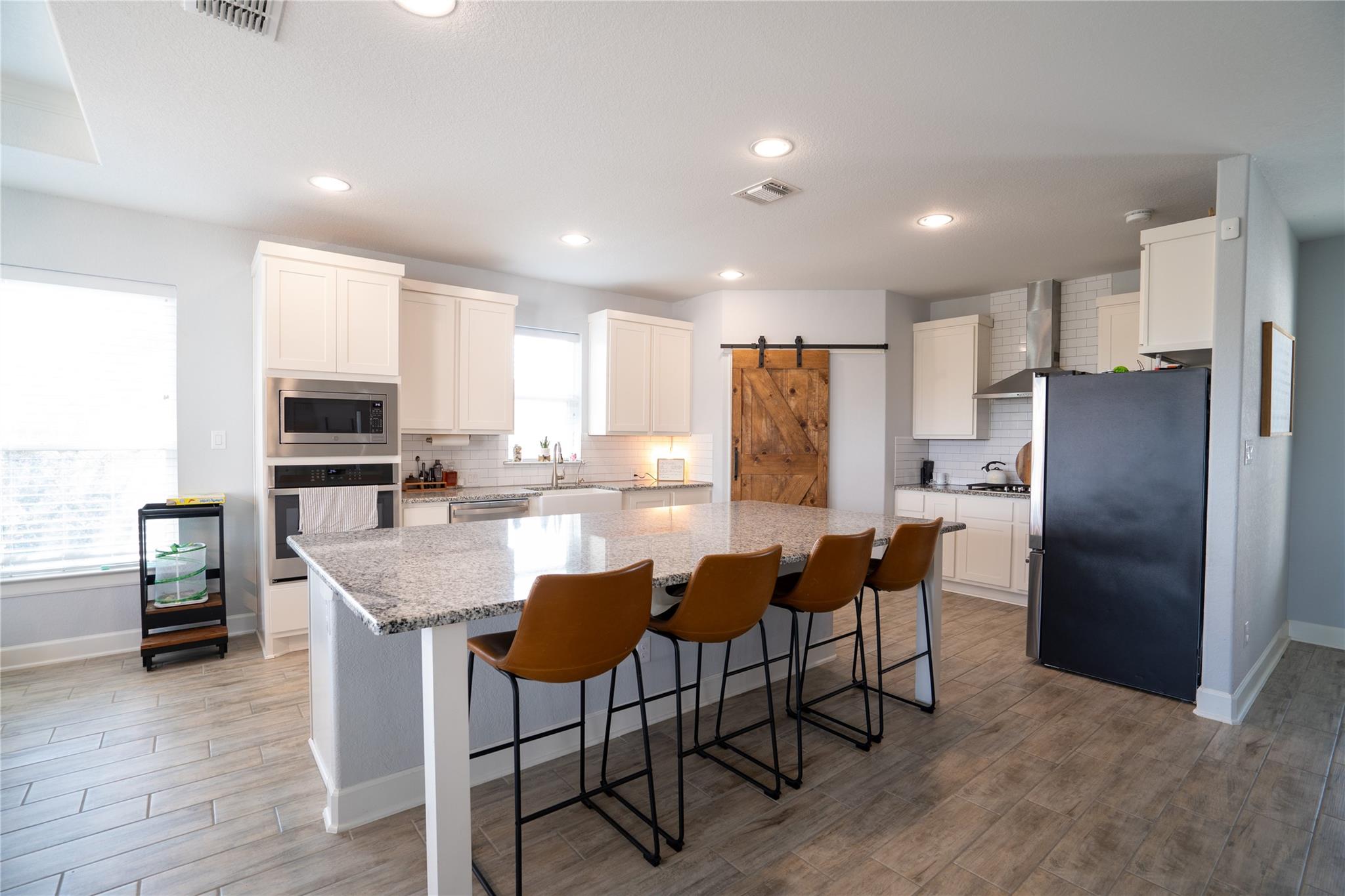 247 Summer Glen LN — photo 3