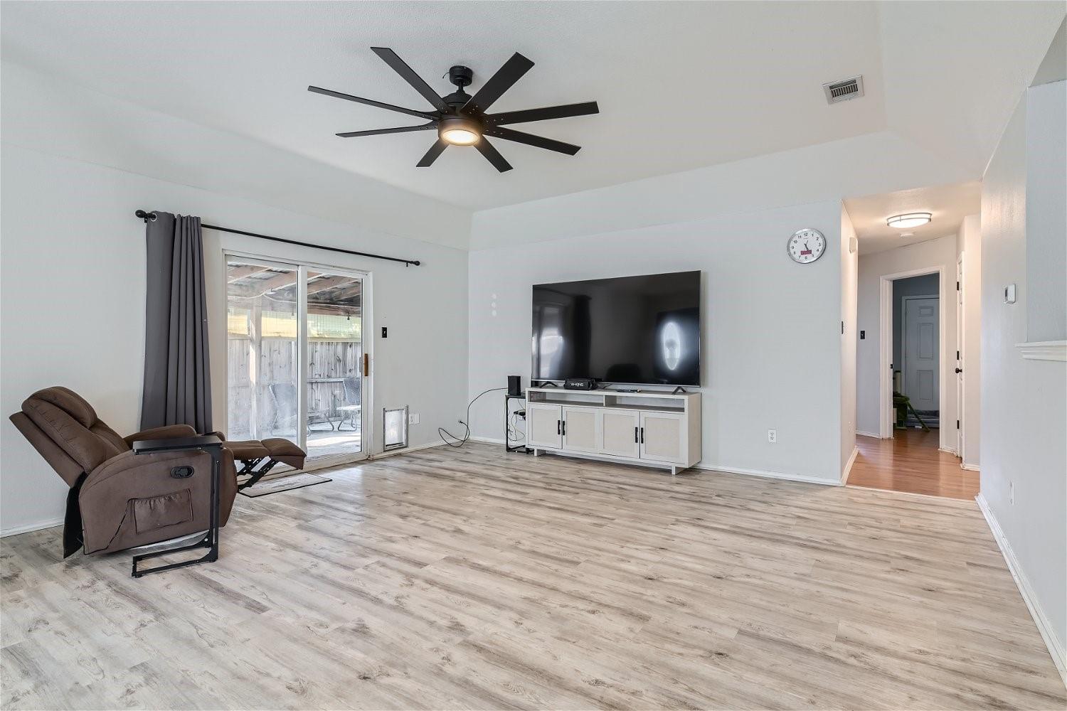 134 Bellair DR — photo 4