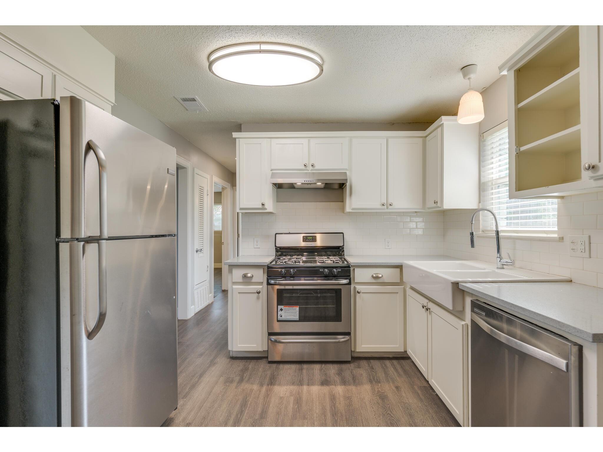1606 Parker LN — photo 3