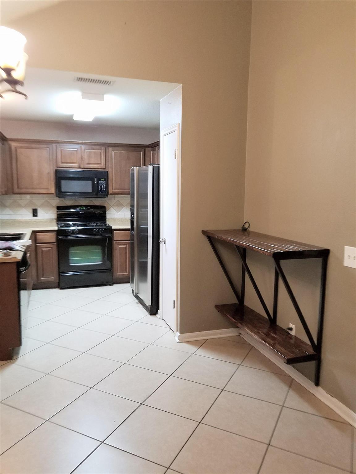 600 Clear Spring Ln — photo 3