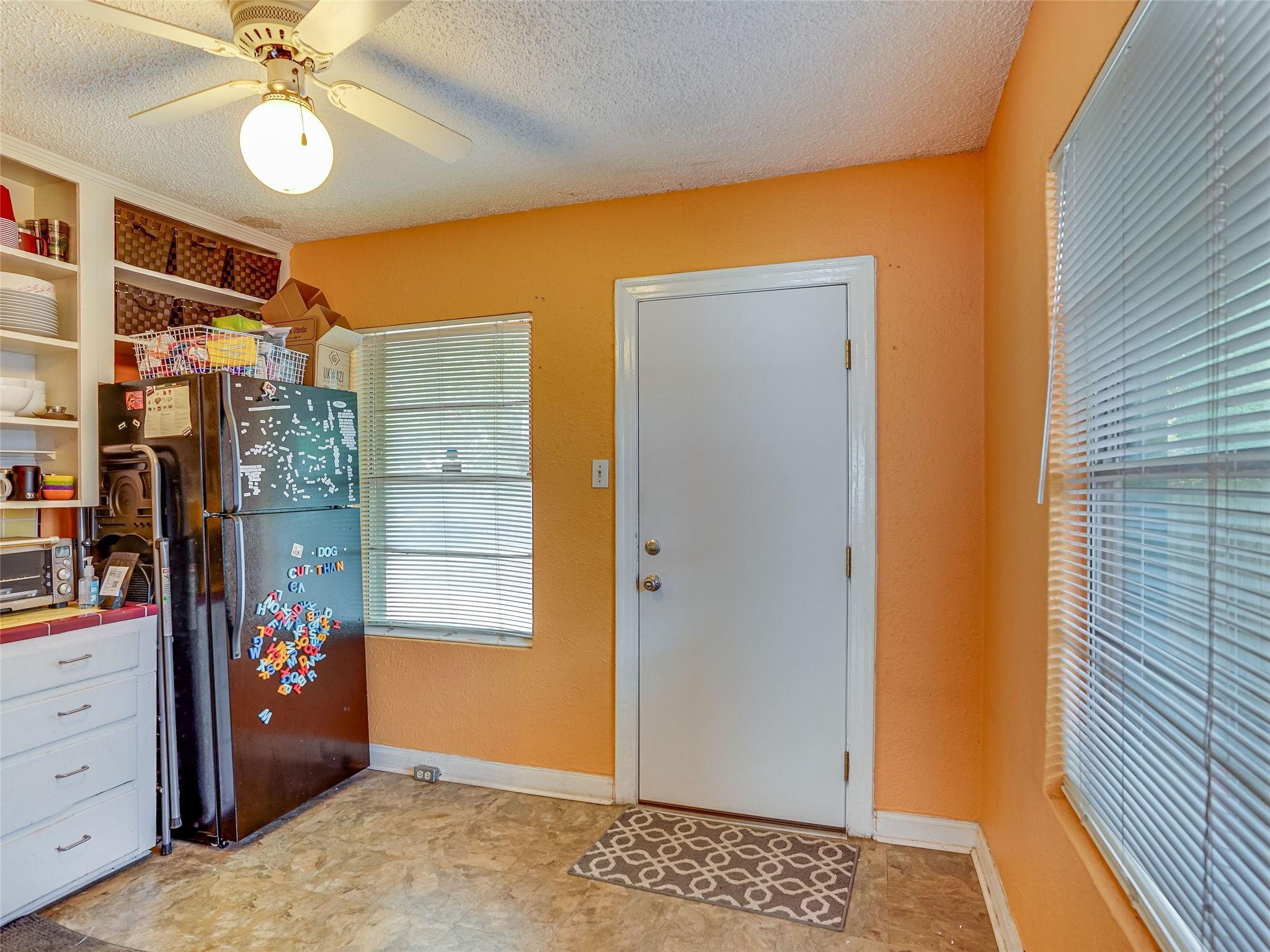 1509 Koenig LN — photo 5