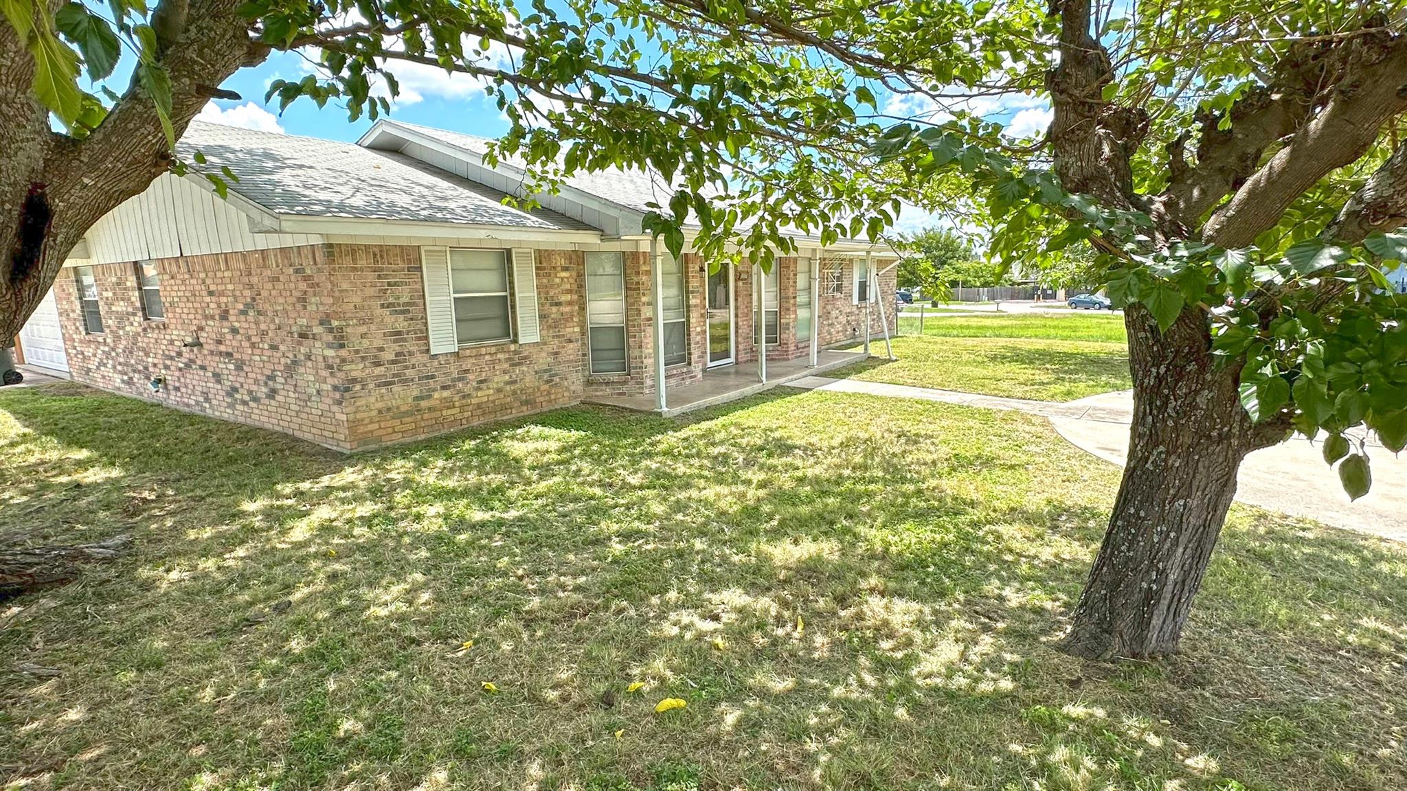 2229 Wheeler Ave — photo 3