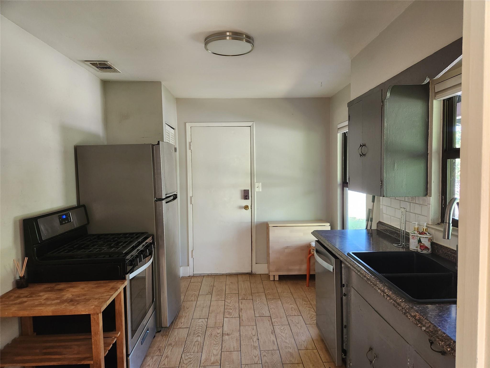 4409 Leslie Ave — photo 5