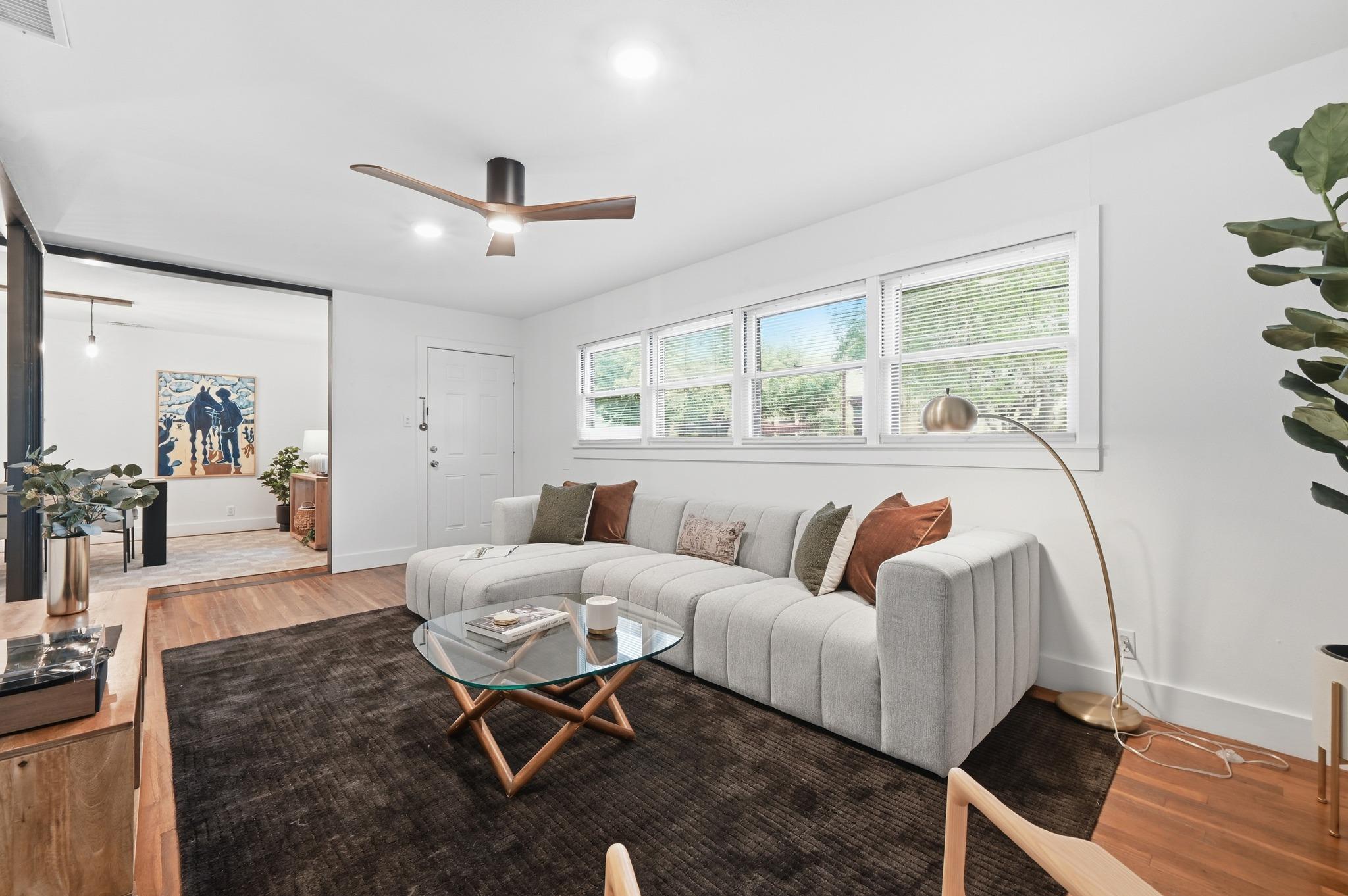 820 Bois D'Arc ST — photo 3