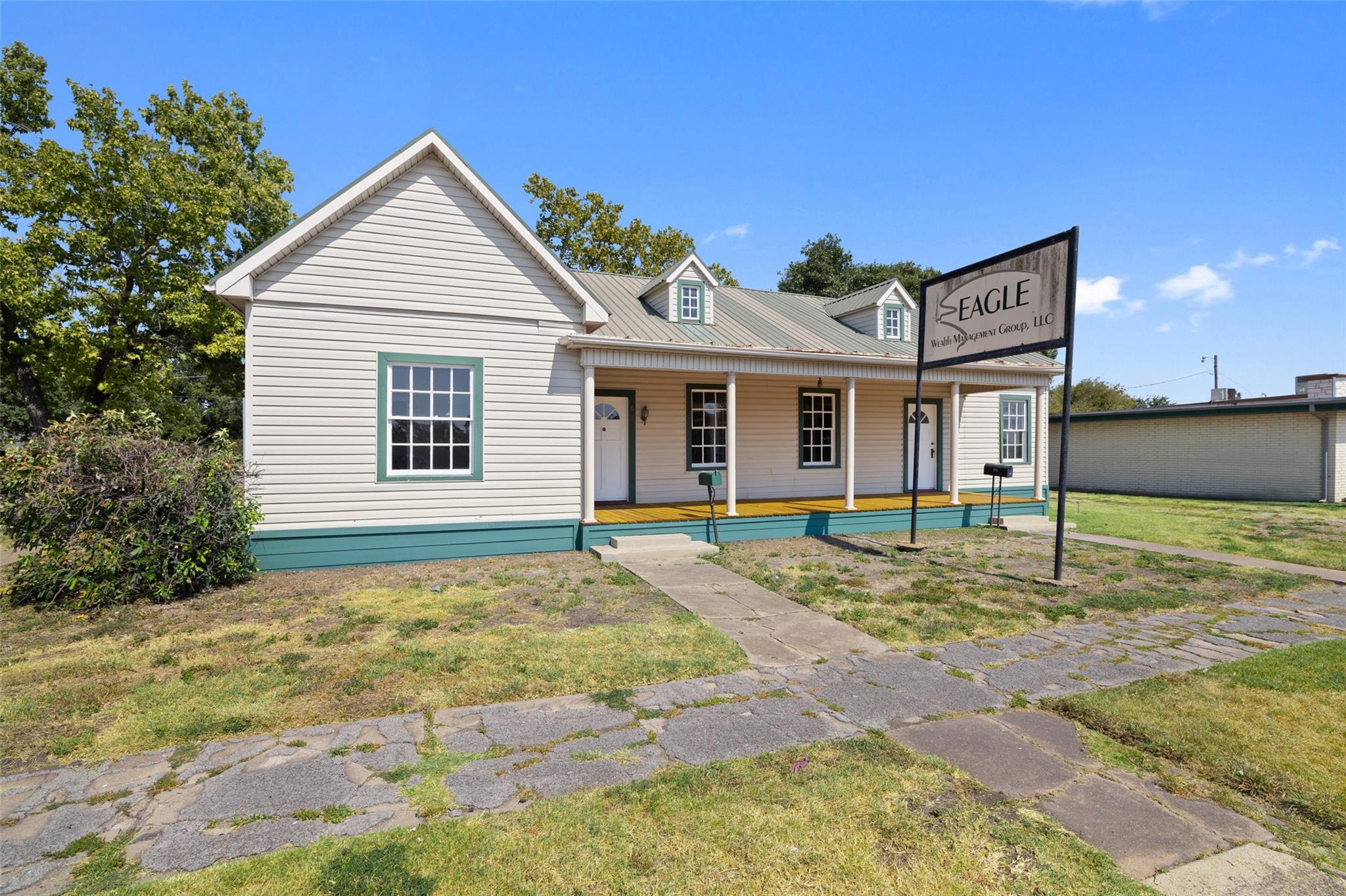 620 Main ST — photo 3