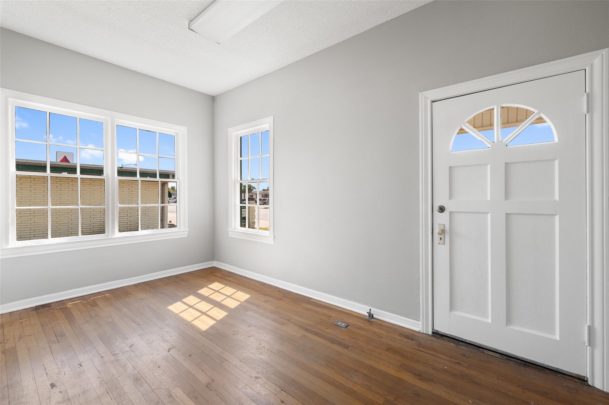 620 Main ST — photo 5