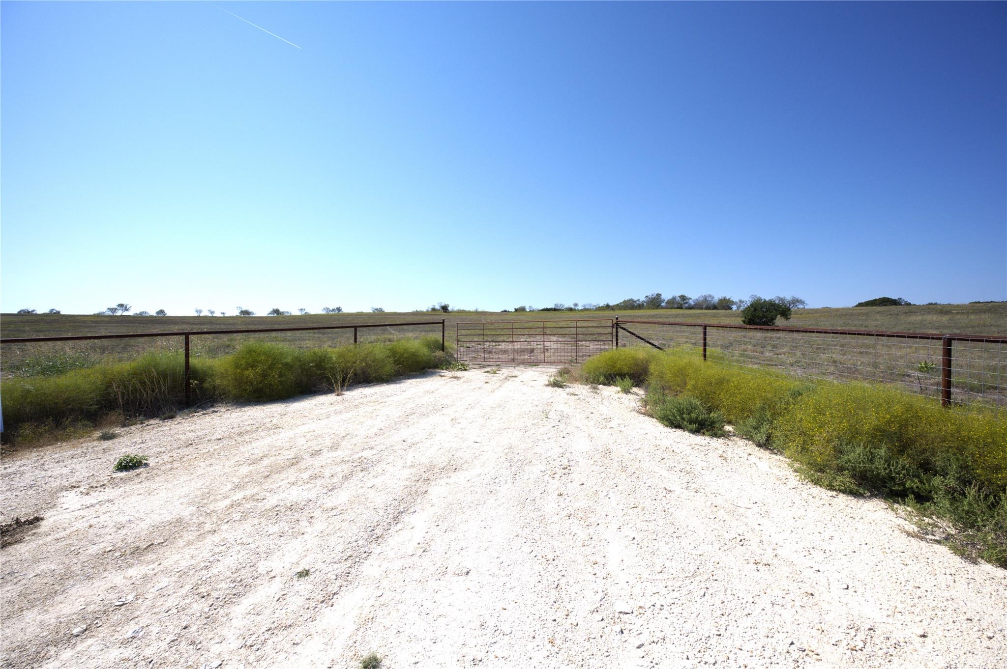 Tract 4 CR 207 — photo 3