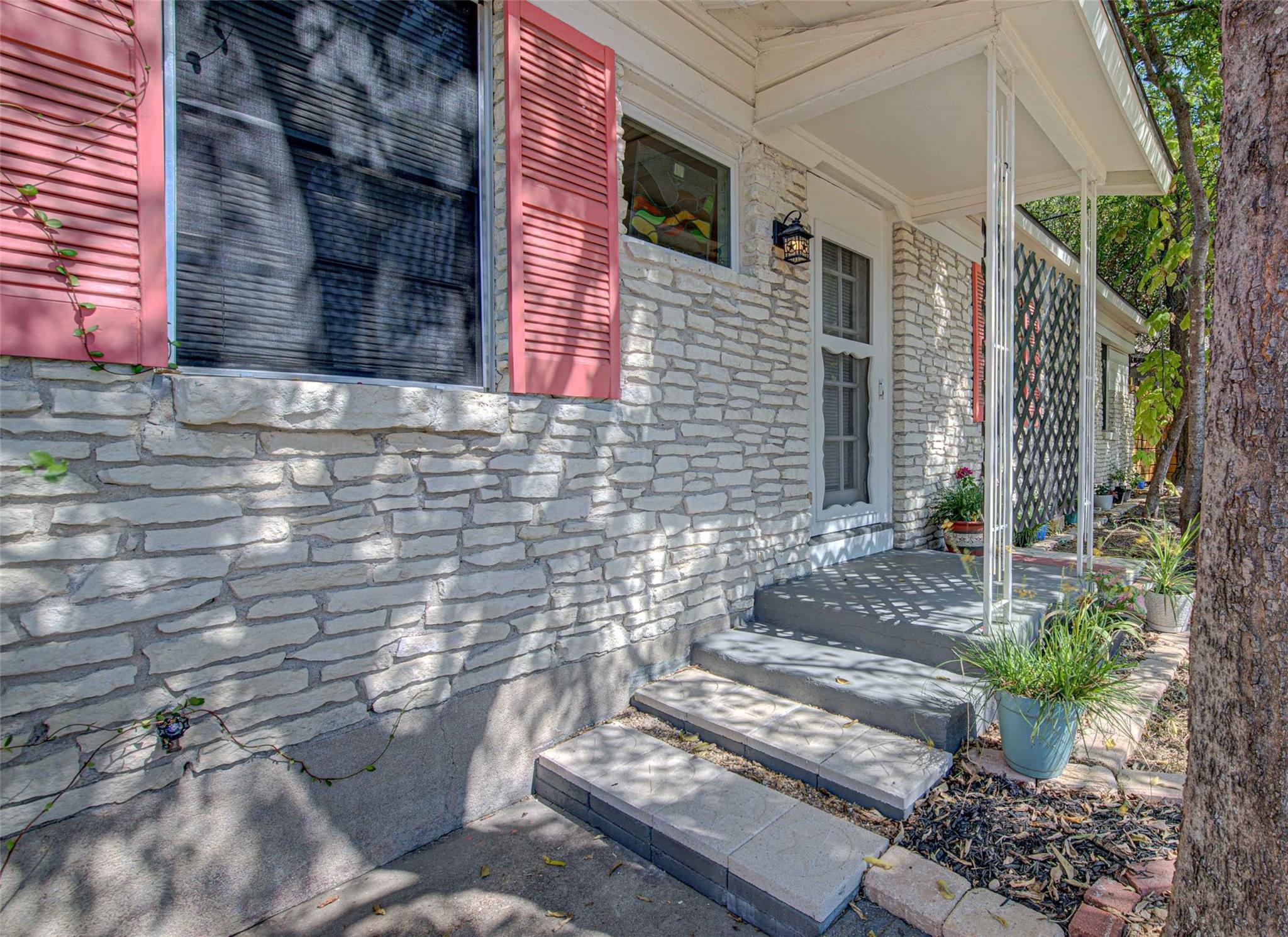 110 Saint Johns Ave — photo 3