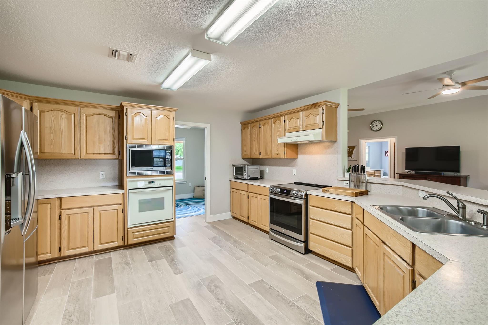 331 Nolte ST — photo 4