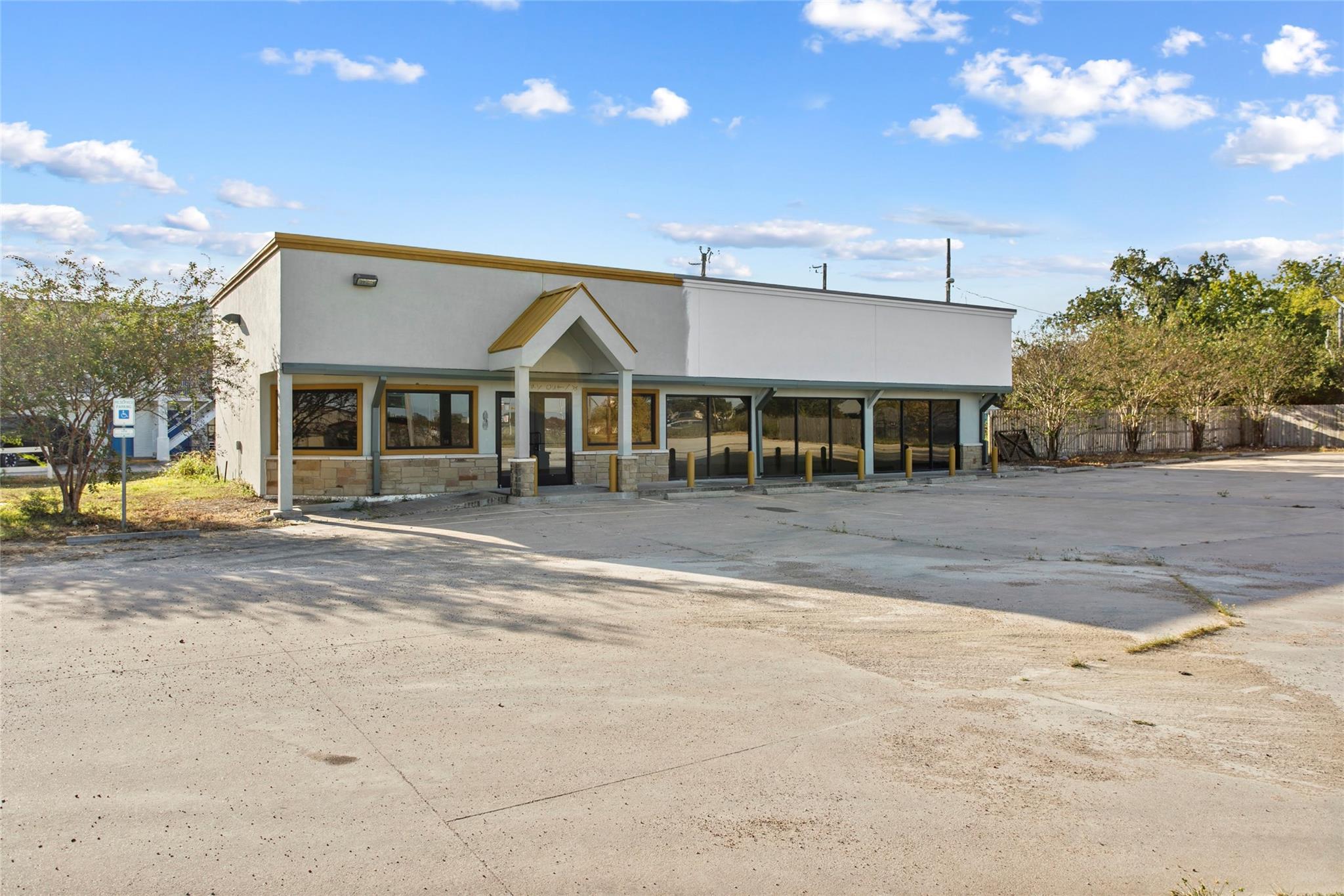 3250 Austin ST — photo 4