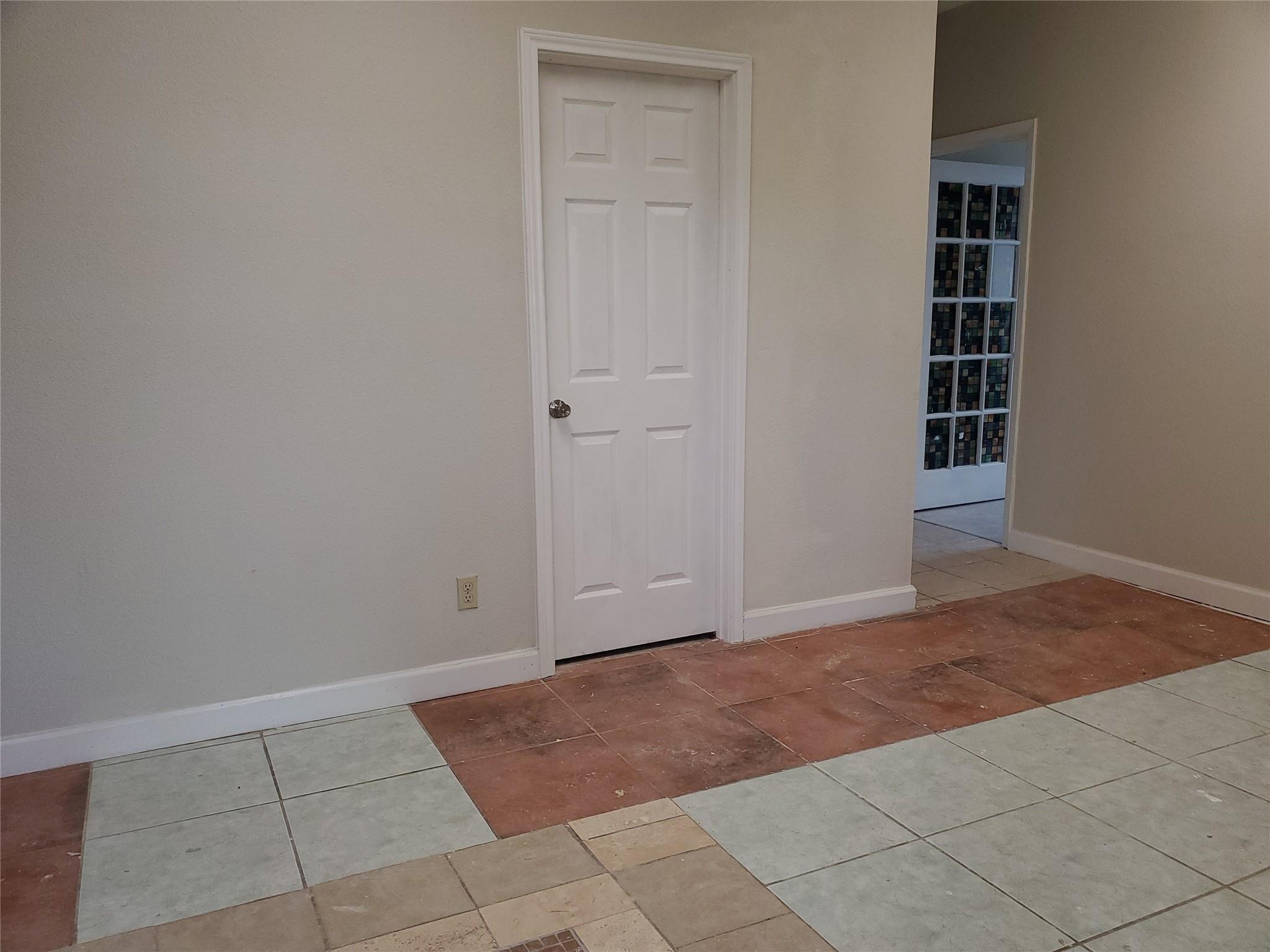 611 Carpenter Ave #105 — photo 3