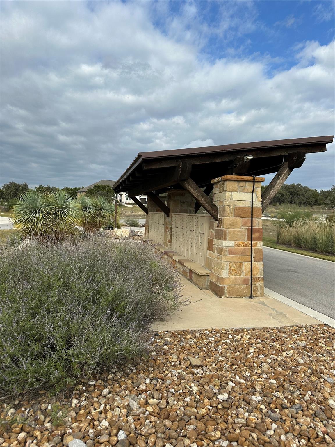 409 Spicewood Trails DR — photo 4