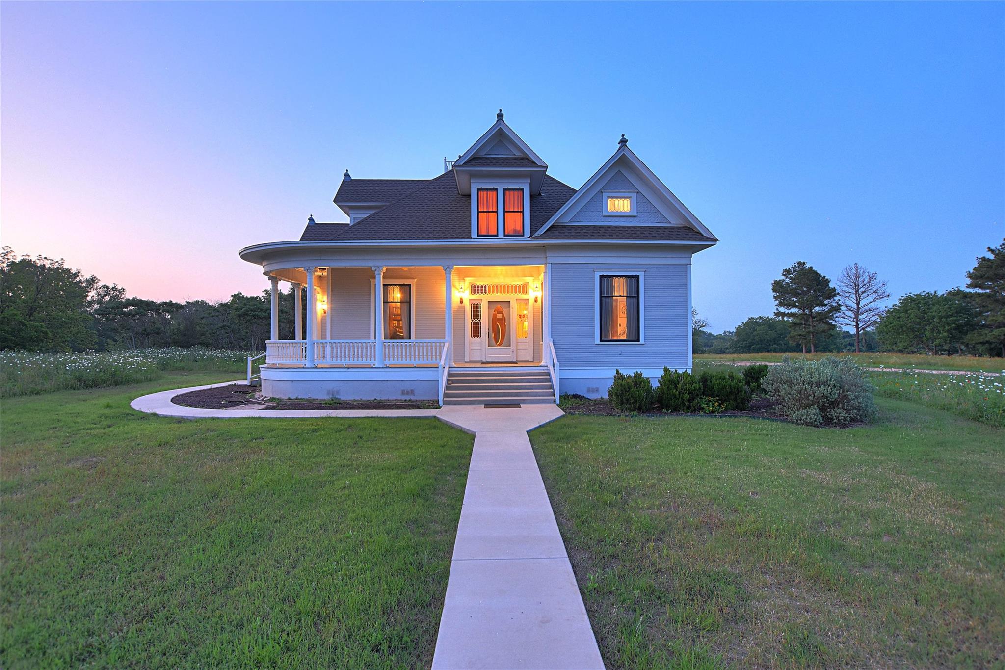 807 Colorado DR