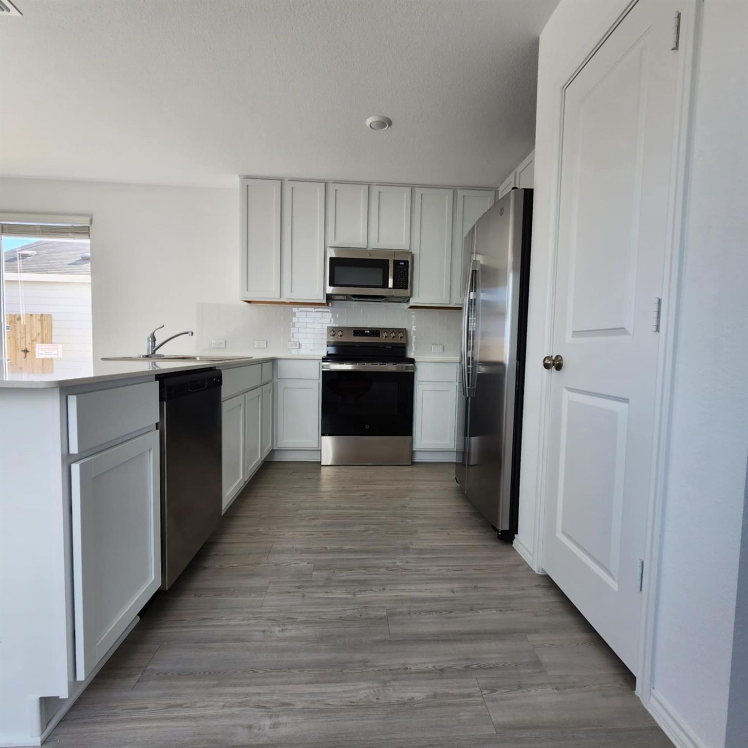543 Commander Abbott DR — photo 4