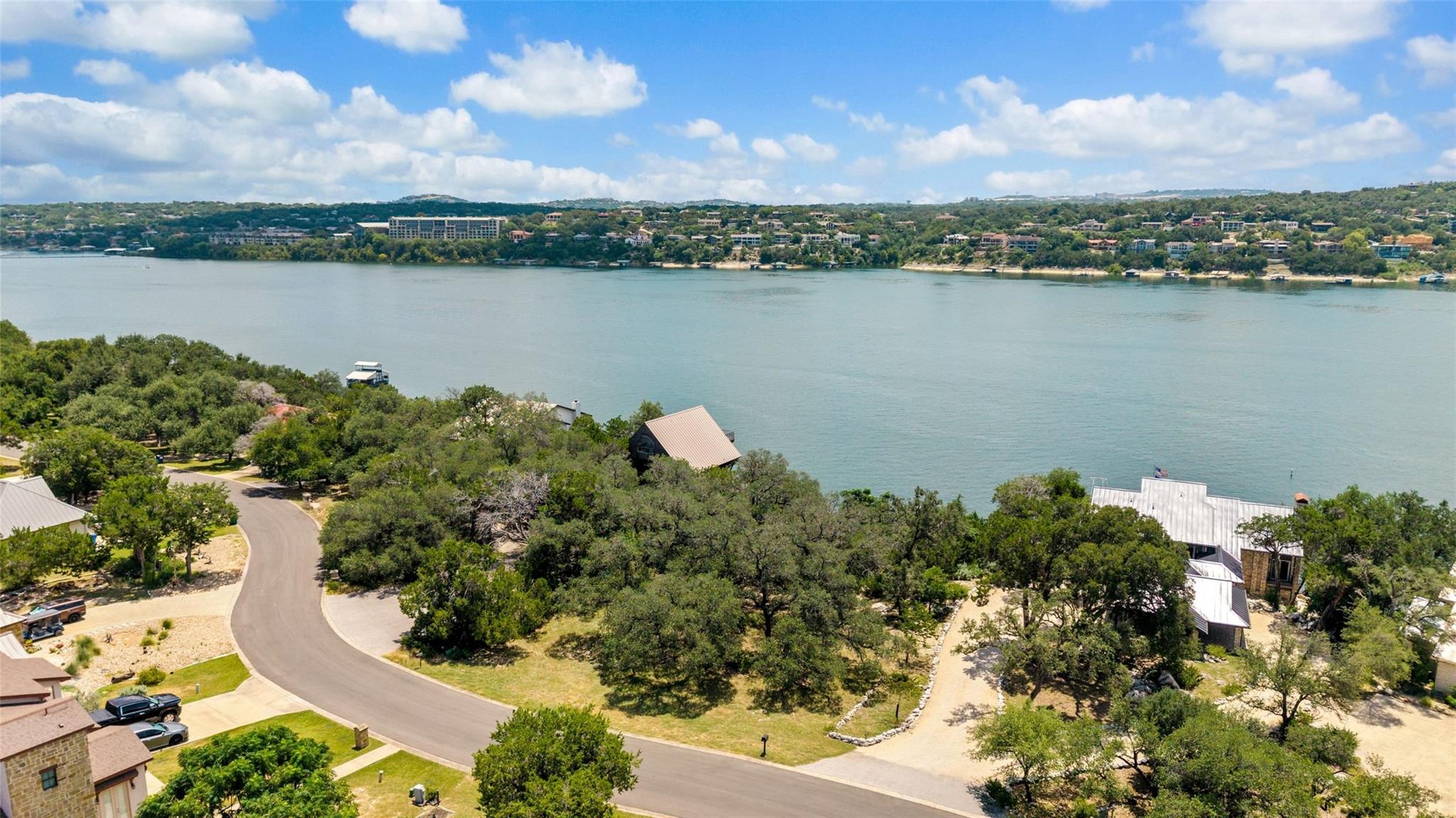18401 Lakepoint CIR — photo 4