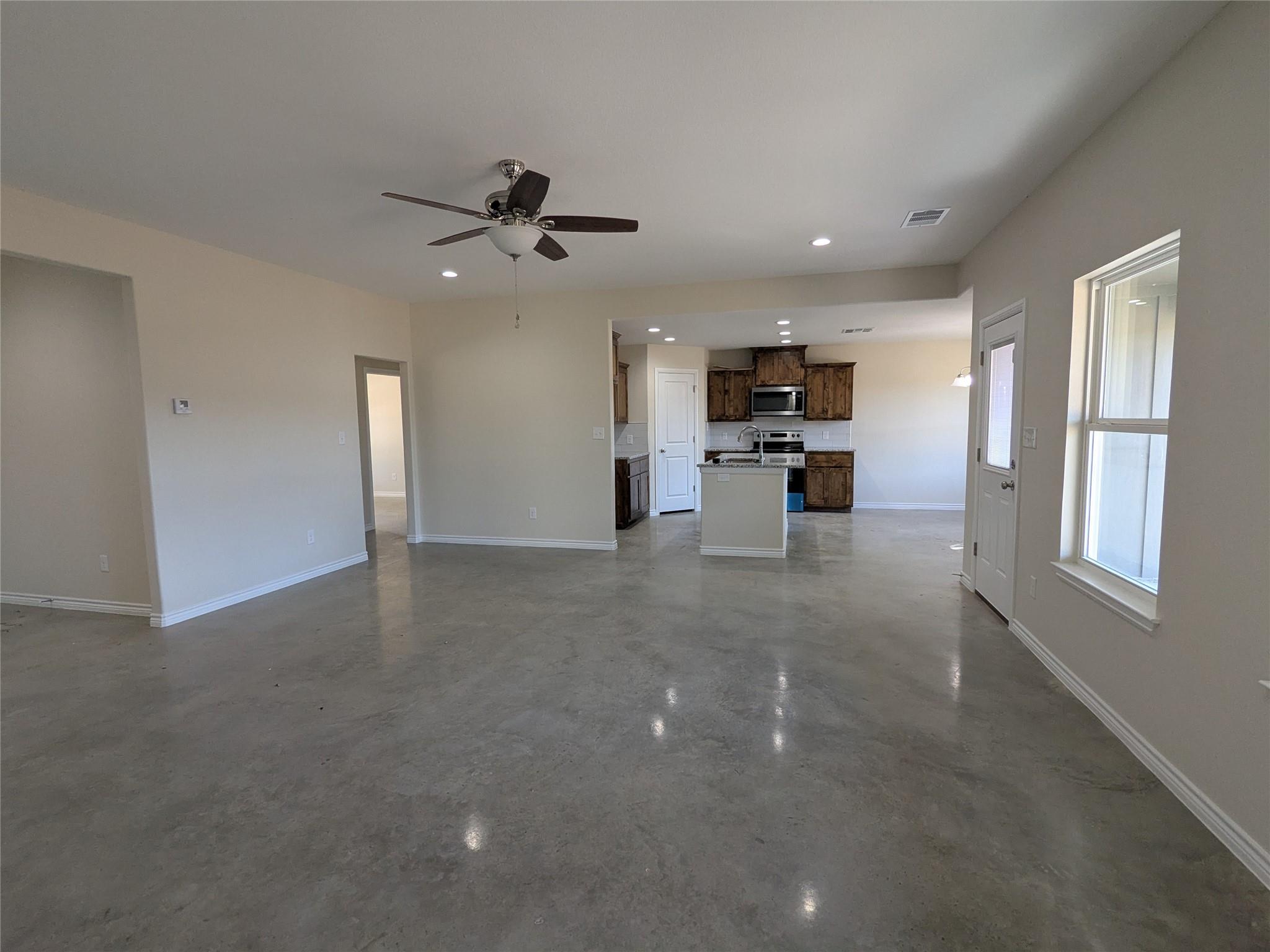 1023 Fieldstone DR — photo 4