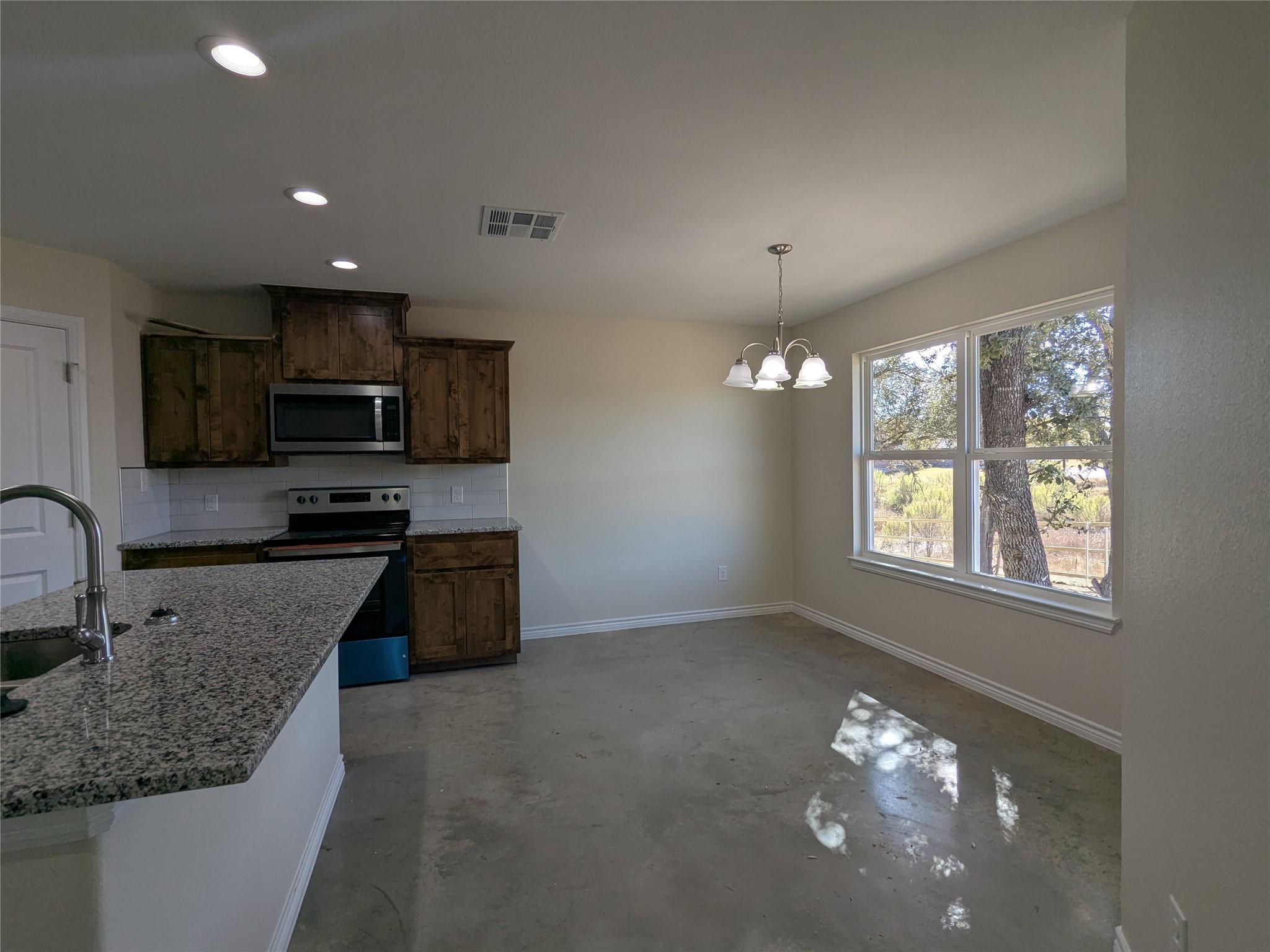 1023 Fieldstone DR — photo 5