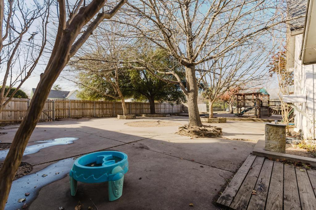 208 Farley ST — photo 4