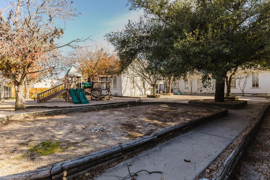 208 Farley ST — photo 5