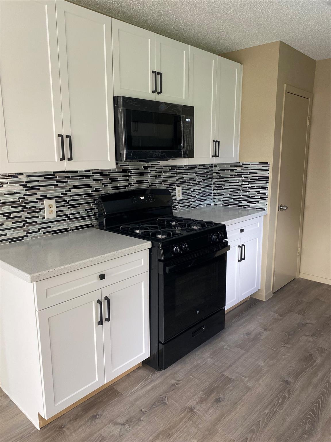 6101 Jays LN — photo 3