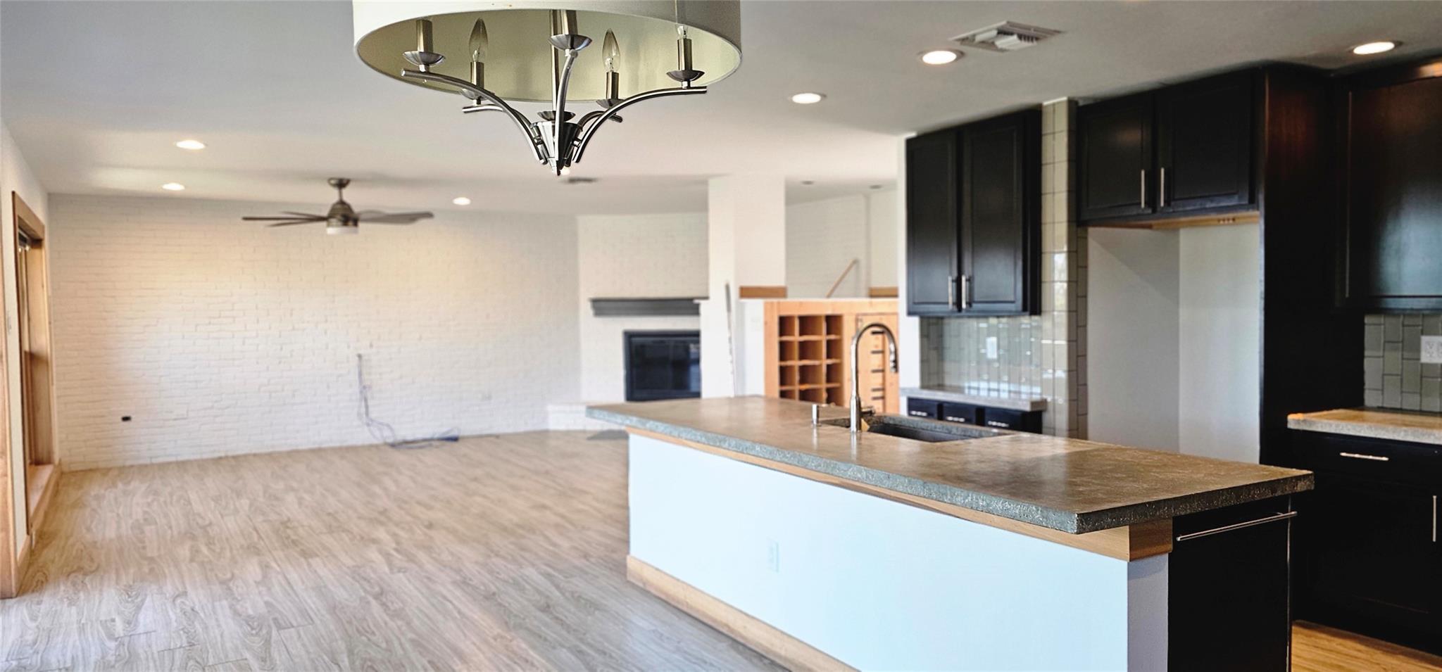 907 Hillyer ST — photo 3