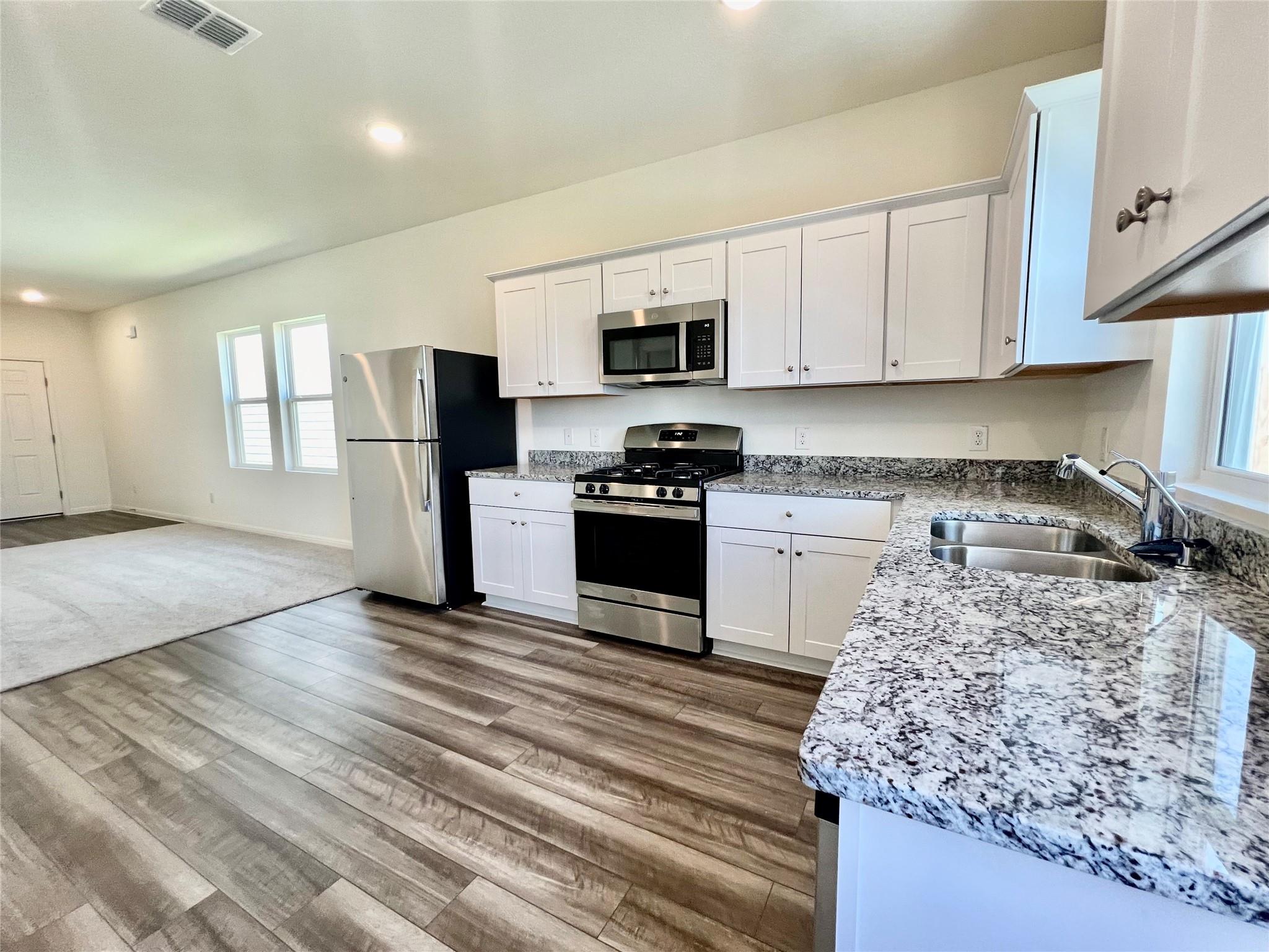 410 Plateau ST — photo 4