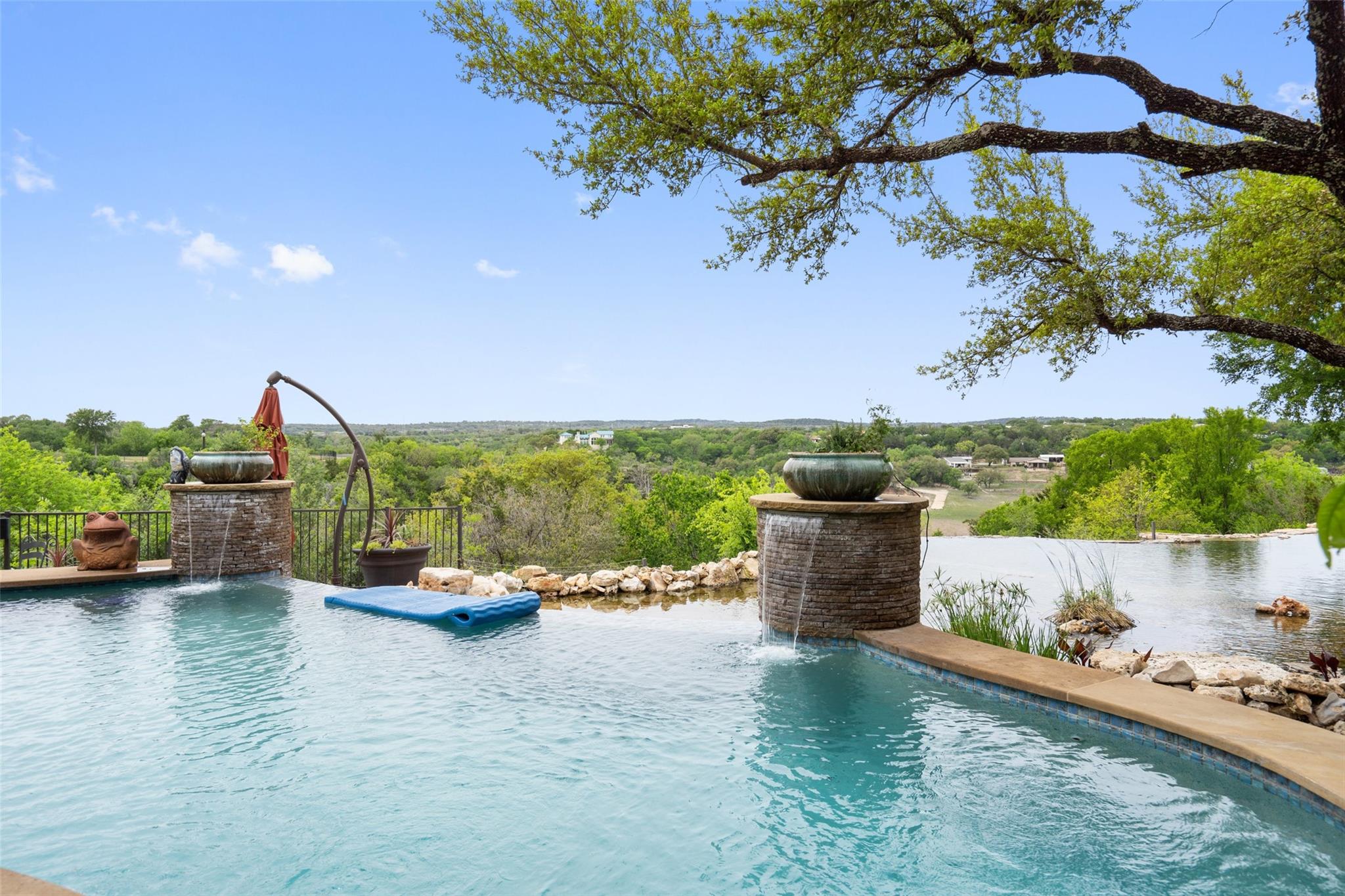 808 Rivercliff DR — photo 3