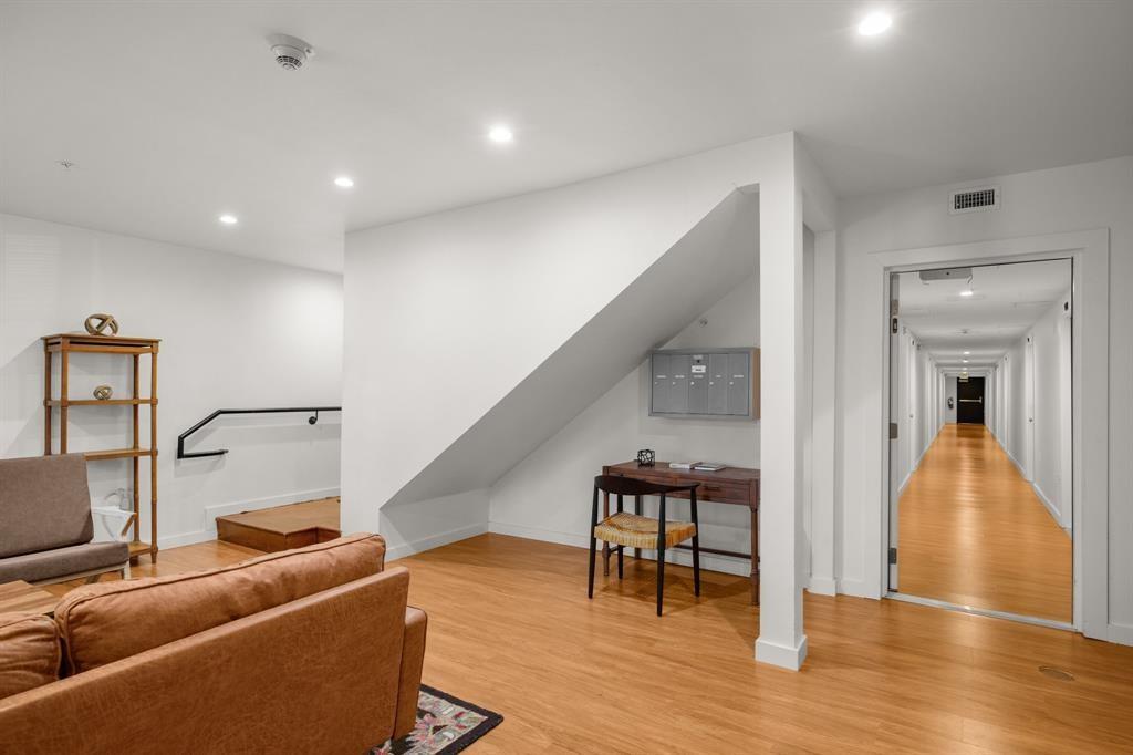 306 30th ST #105 — photo 3