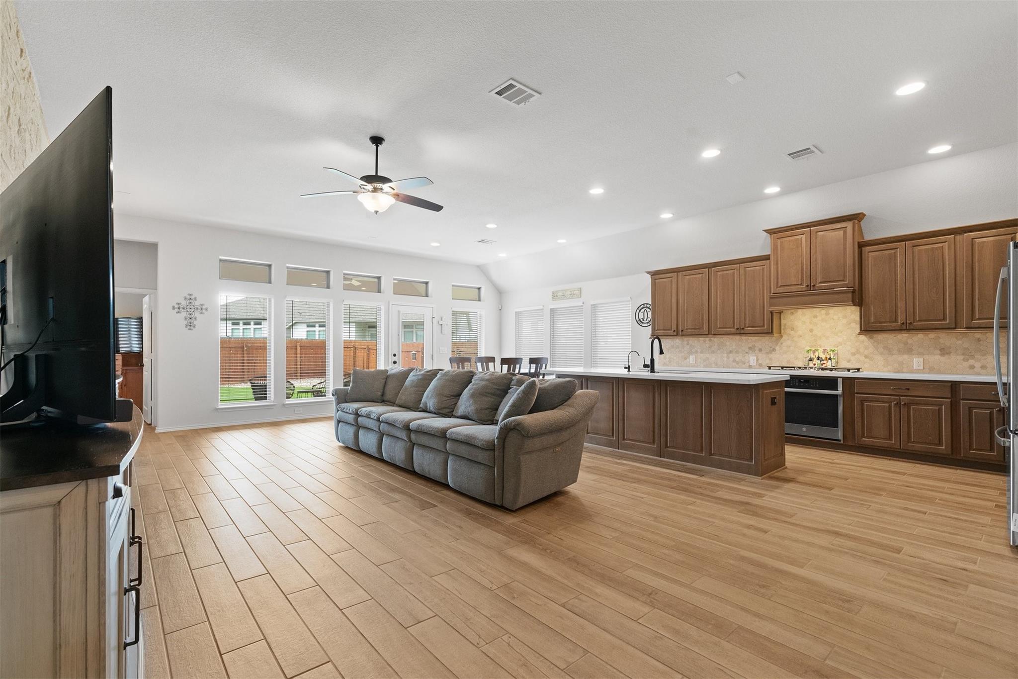 405 Glen Arbor DR — photo 5