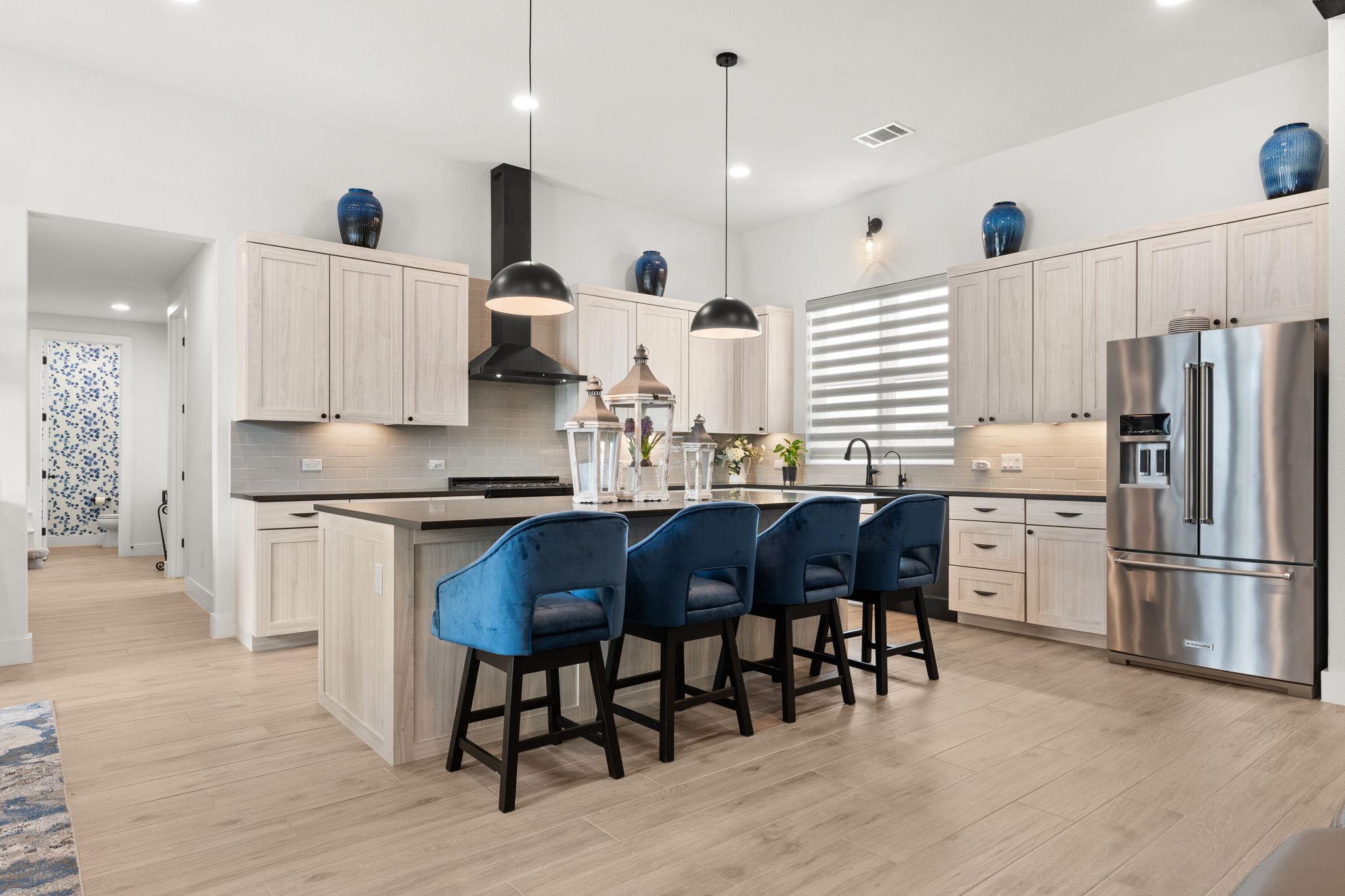 305 Spicewood Trails DR — photo 4