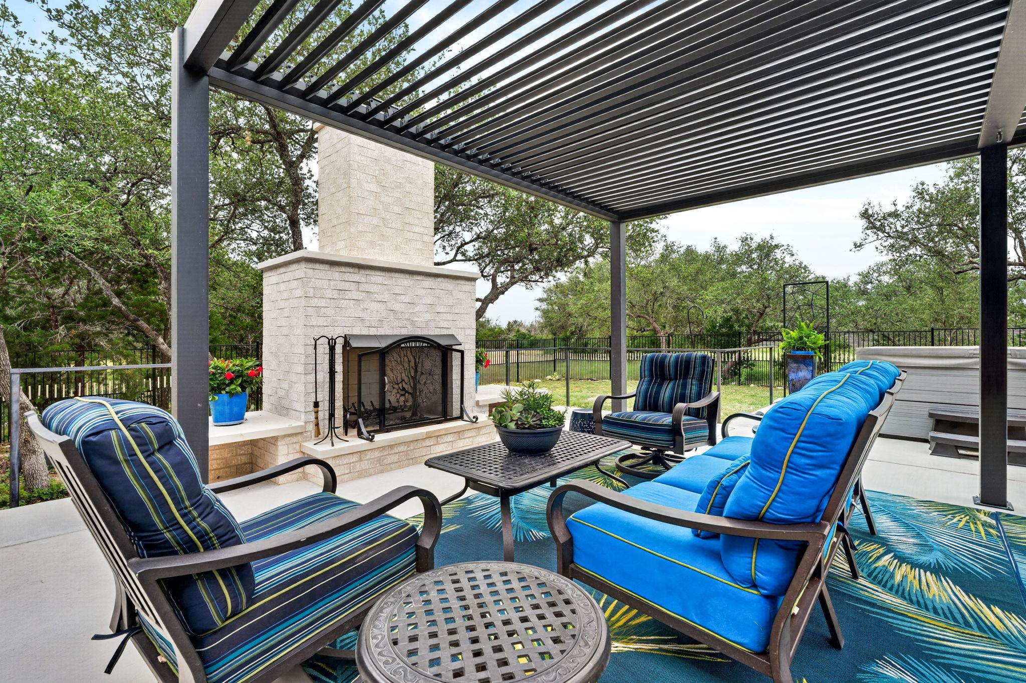 305 Spicewood Trails DR — photo 3