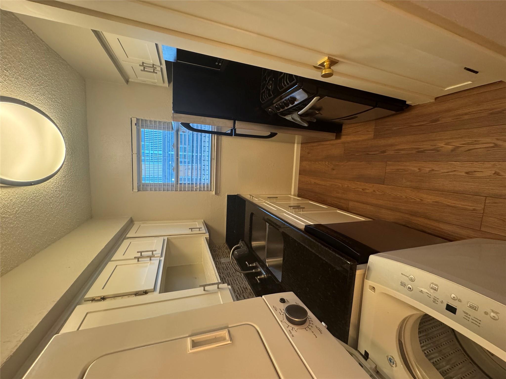 2401 Manor RD #118 — photo 4