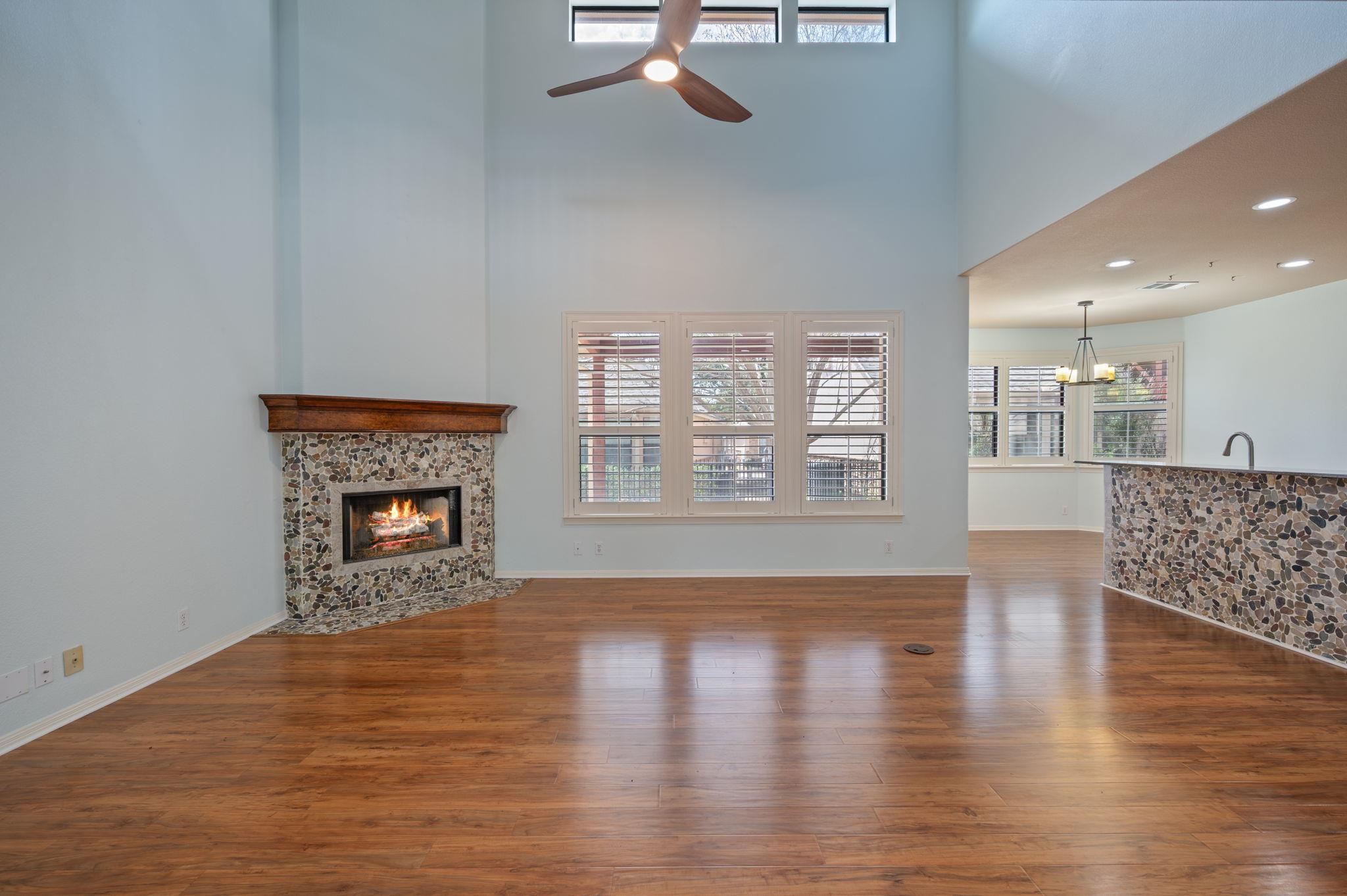 4229 Johns Light DR — photo 4