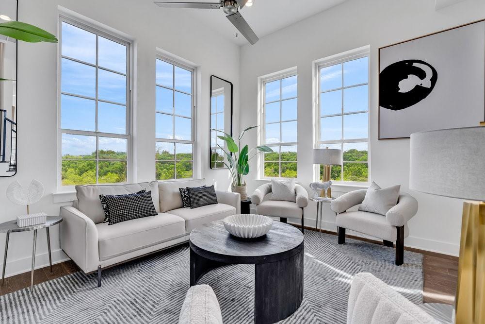 281 Pullman CT — photo 4