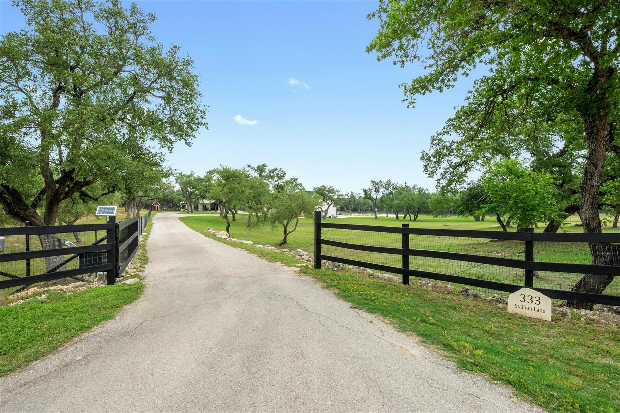 333 Stallion LN — photo 4
