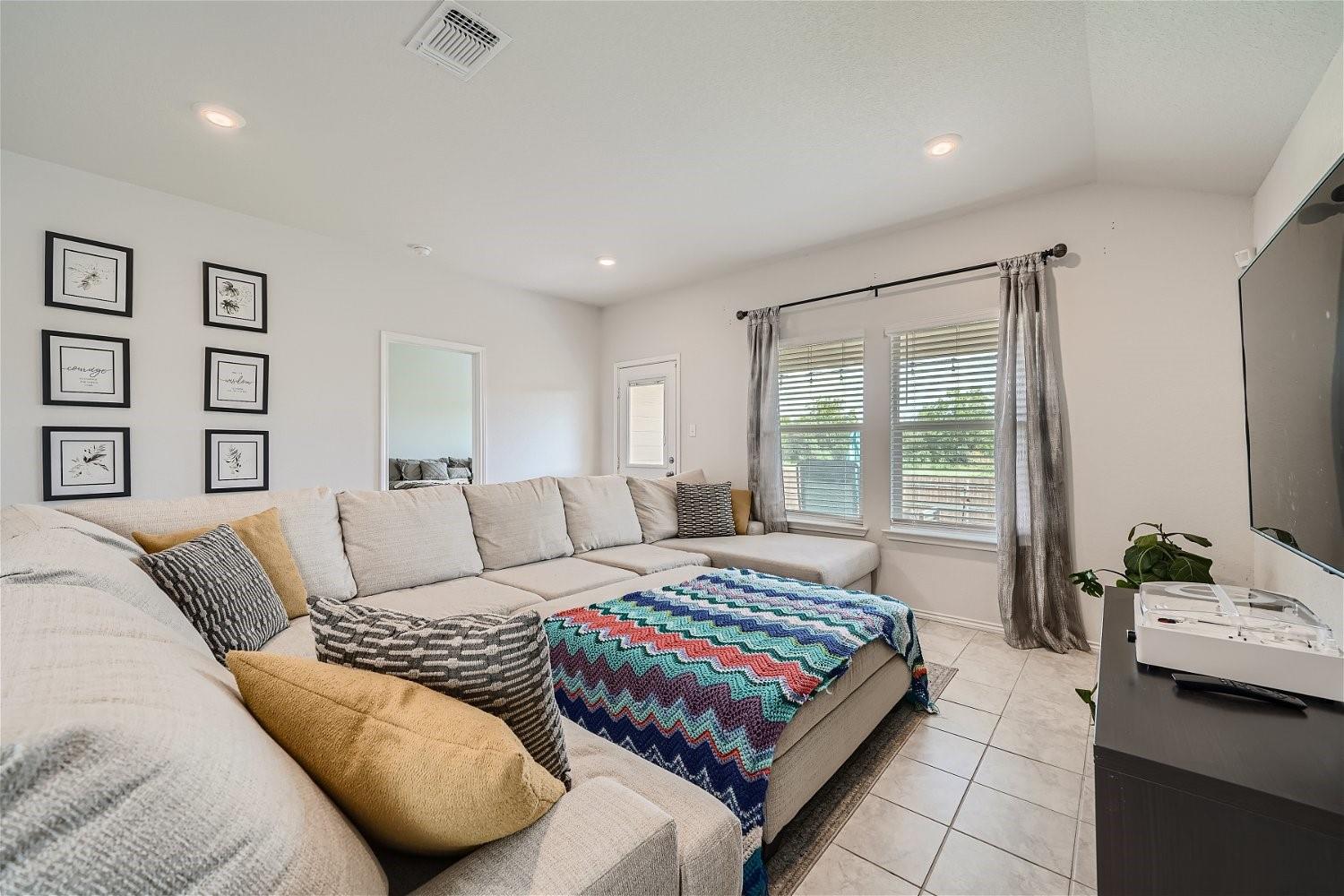 717 Taggart TRL — photo 3