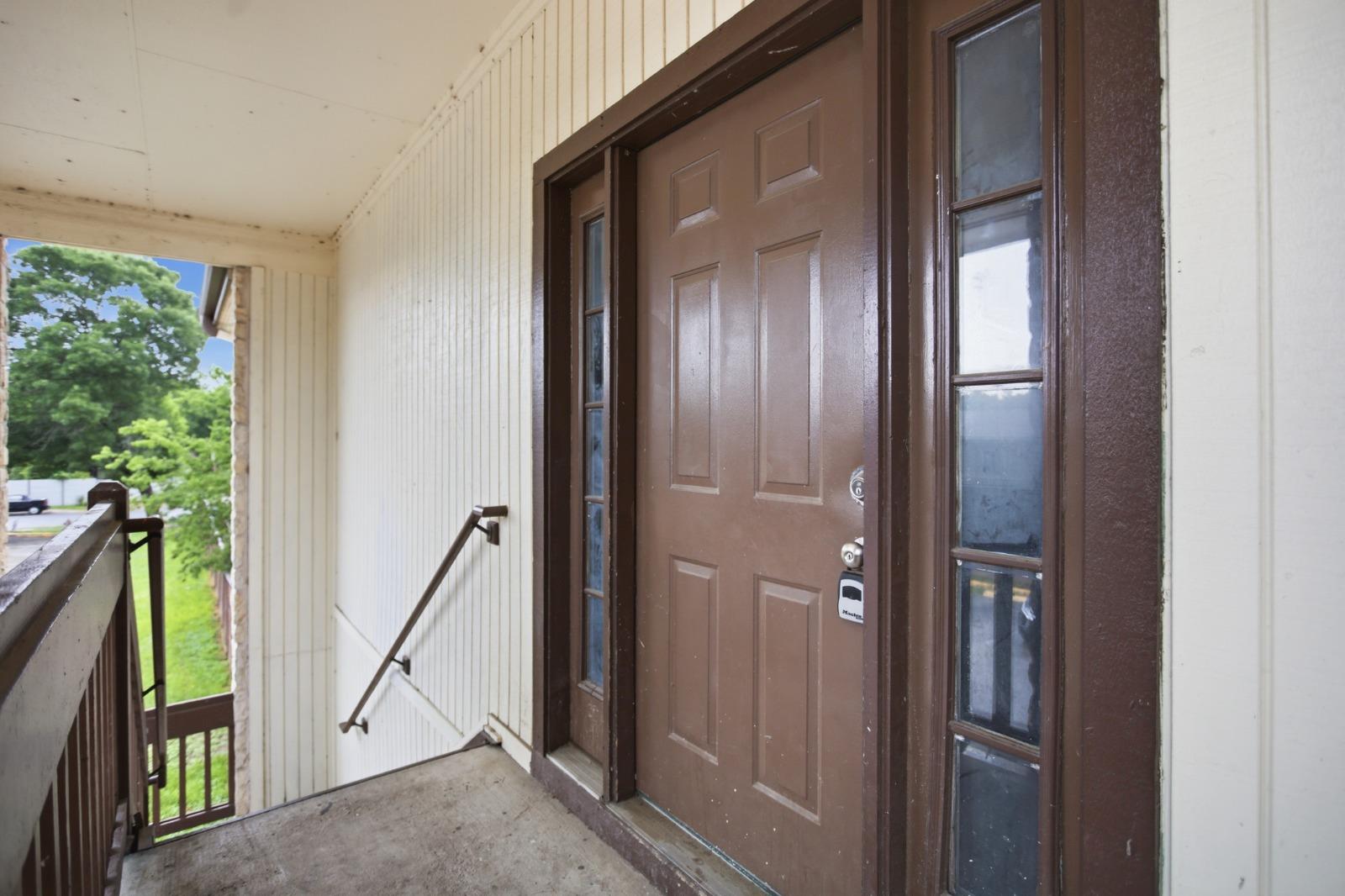 611 Carpenter Ave #201 — photo 3