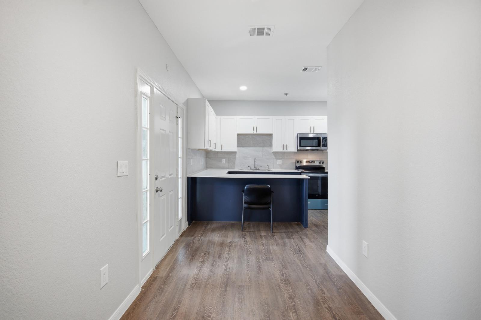 611 Carpenter Ave #201 — photo 4