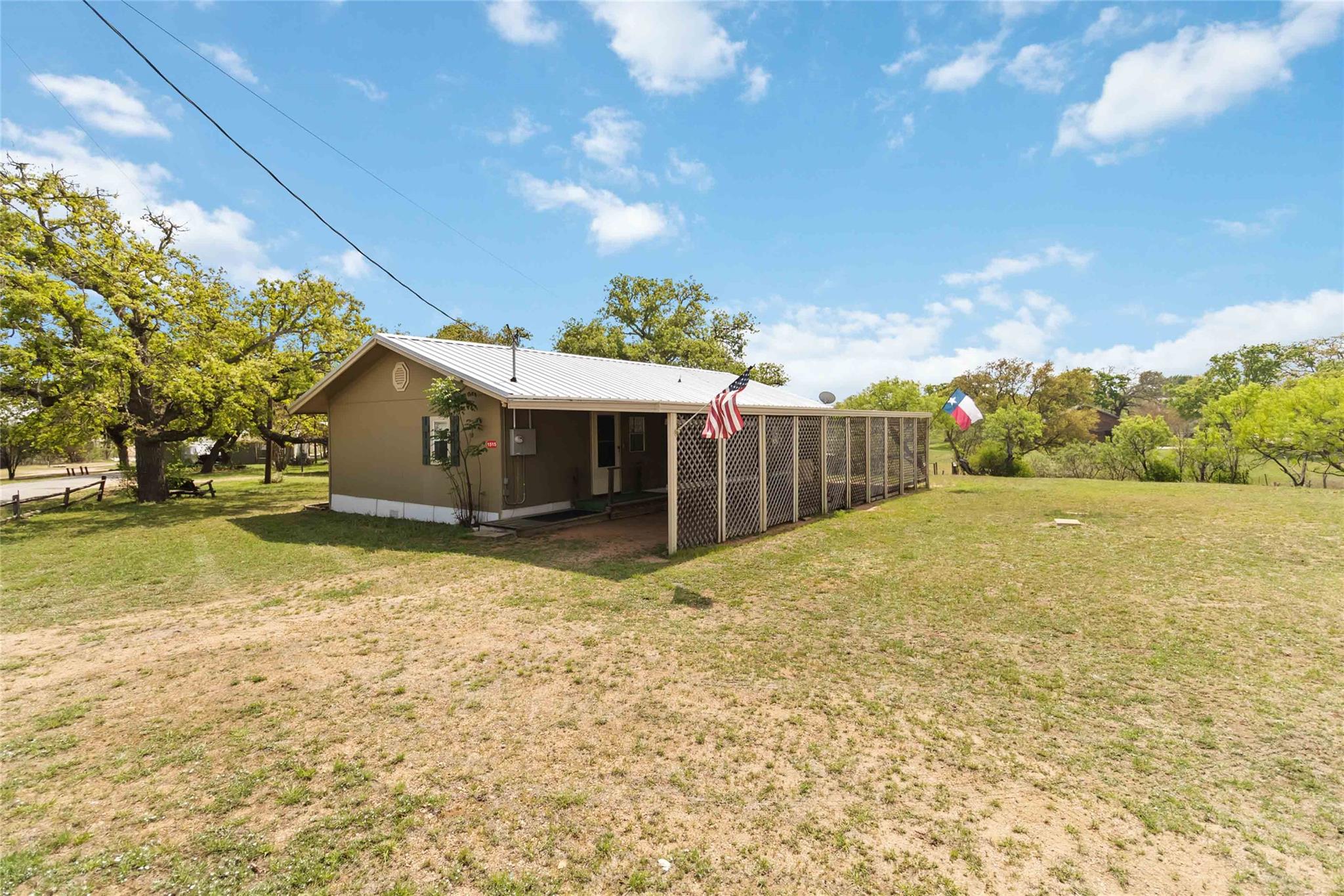 1515 Bee LN — photo 3