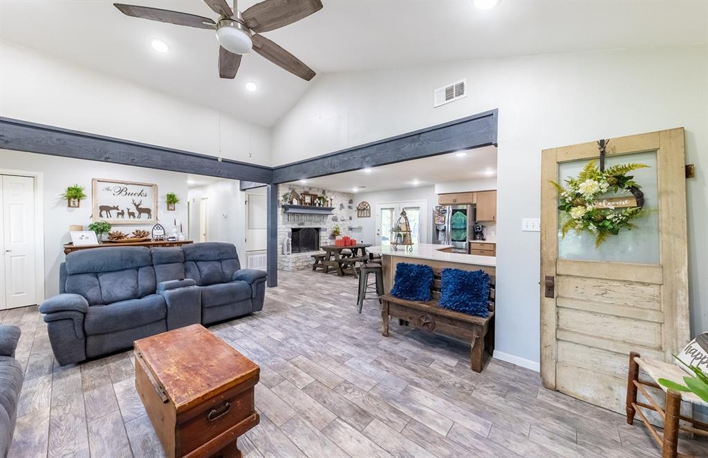 7338 FM 1624 — photo 3